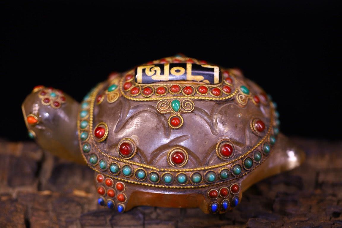 Natural crystal, pure handmade knocking, carving, gilded filigree inlaid with gemstones, attracting wealth turtles