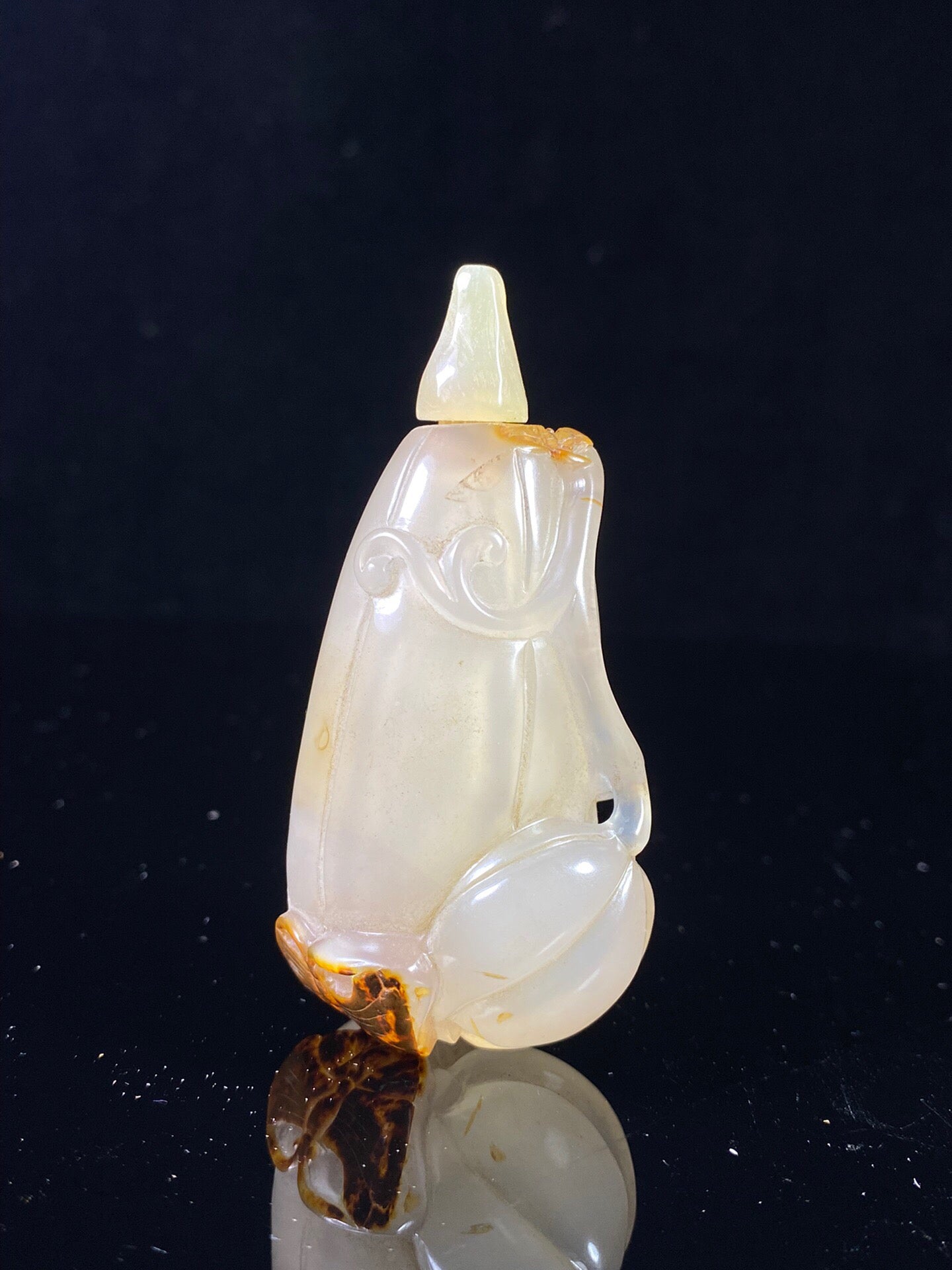 Chinese antique agate melon shaped snuff bottle