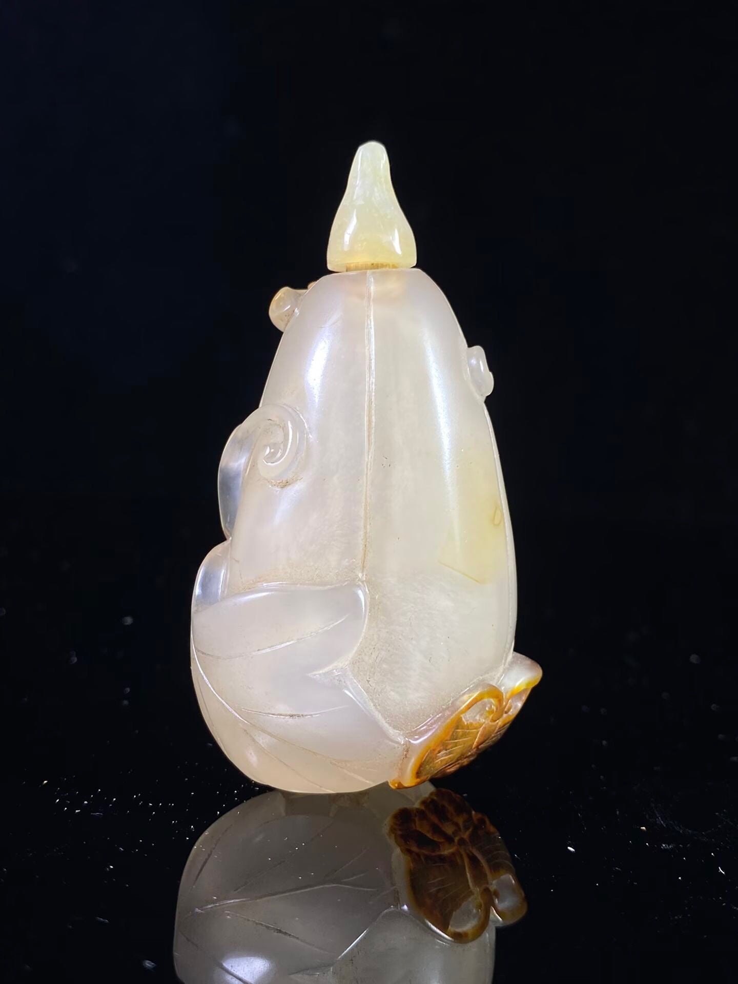 Chinese antique agate melon shaped snuff bottle