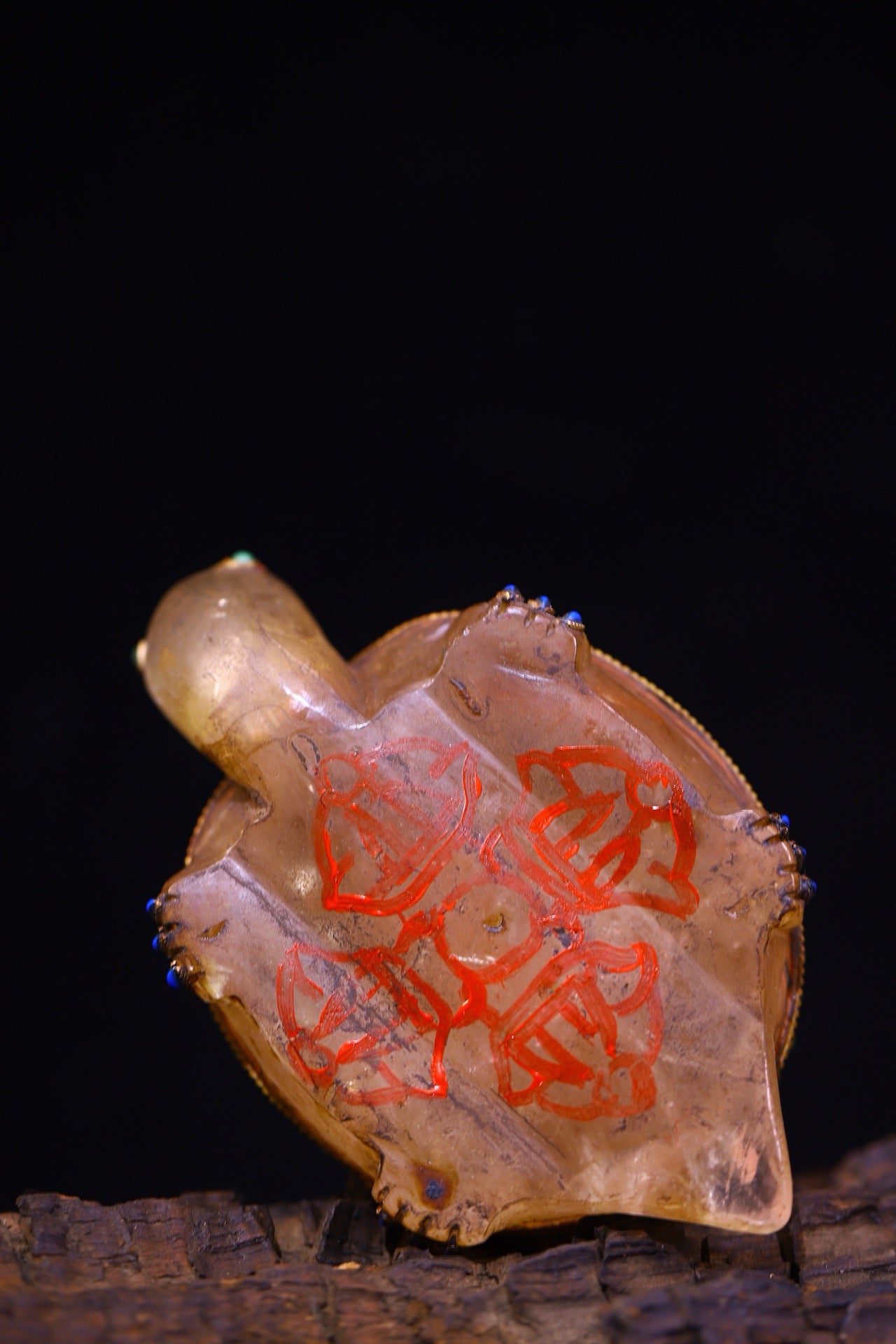 Natural crystal, pure handmade knocking, carving, gilded filigree inlaid with gemstones, attracting wealth turtles
