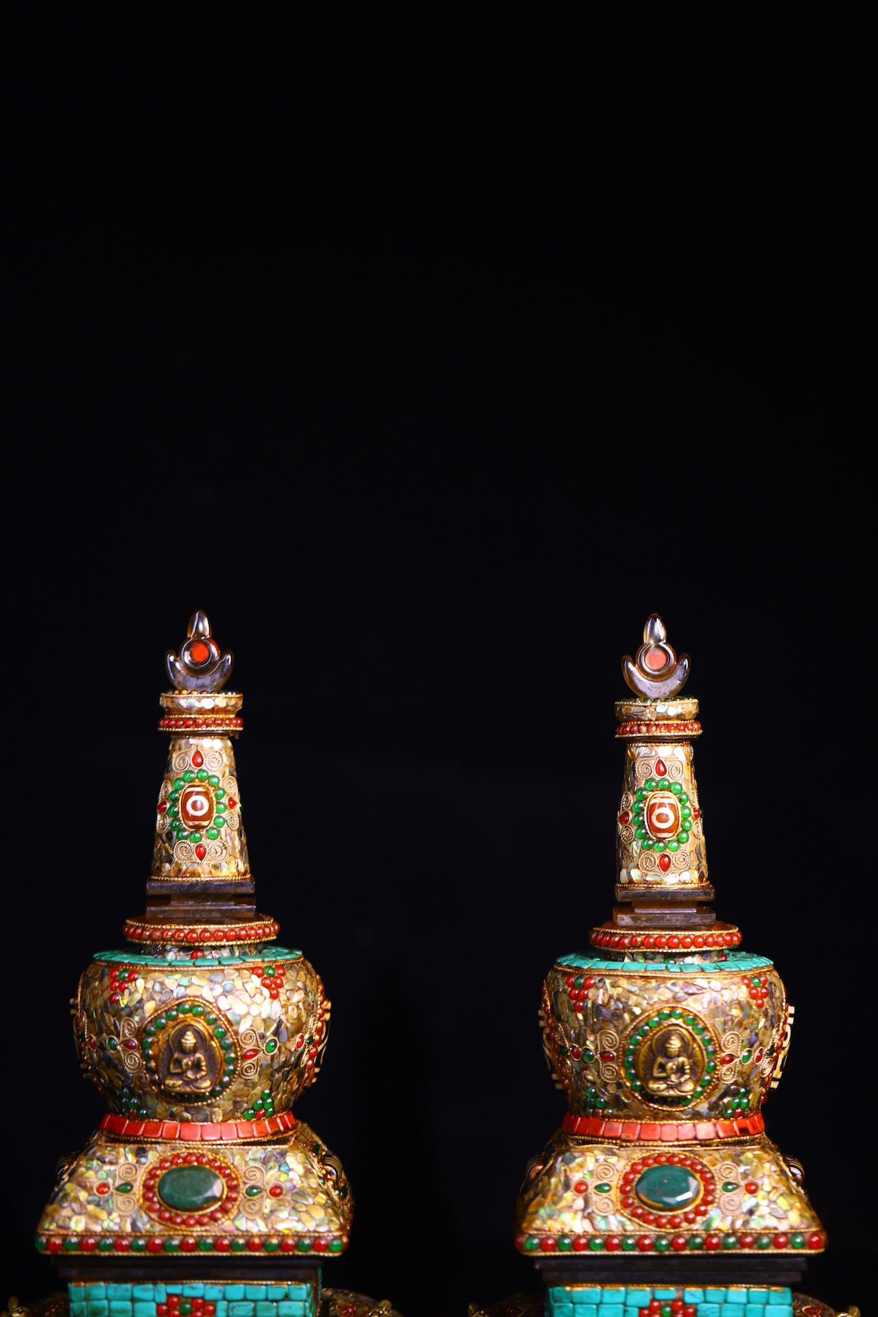 Crystal carving, inlaid with heavenly beads, gemstone Shakyamuni Buddha Pagoda