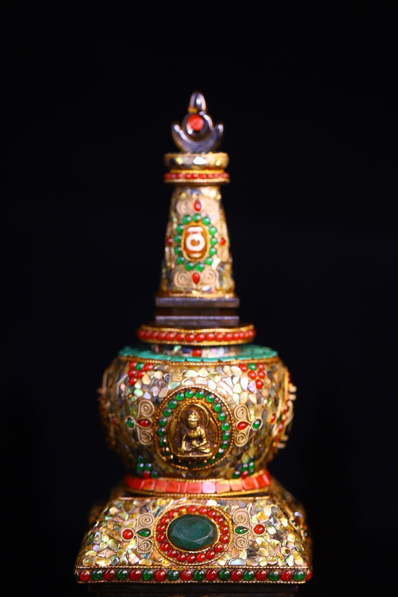 Crystal carving, inlaid with heavenly beads, gemstone Shakyamuni Buddha Pagoda