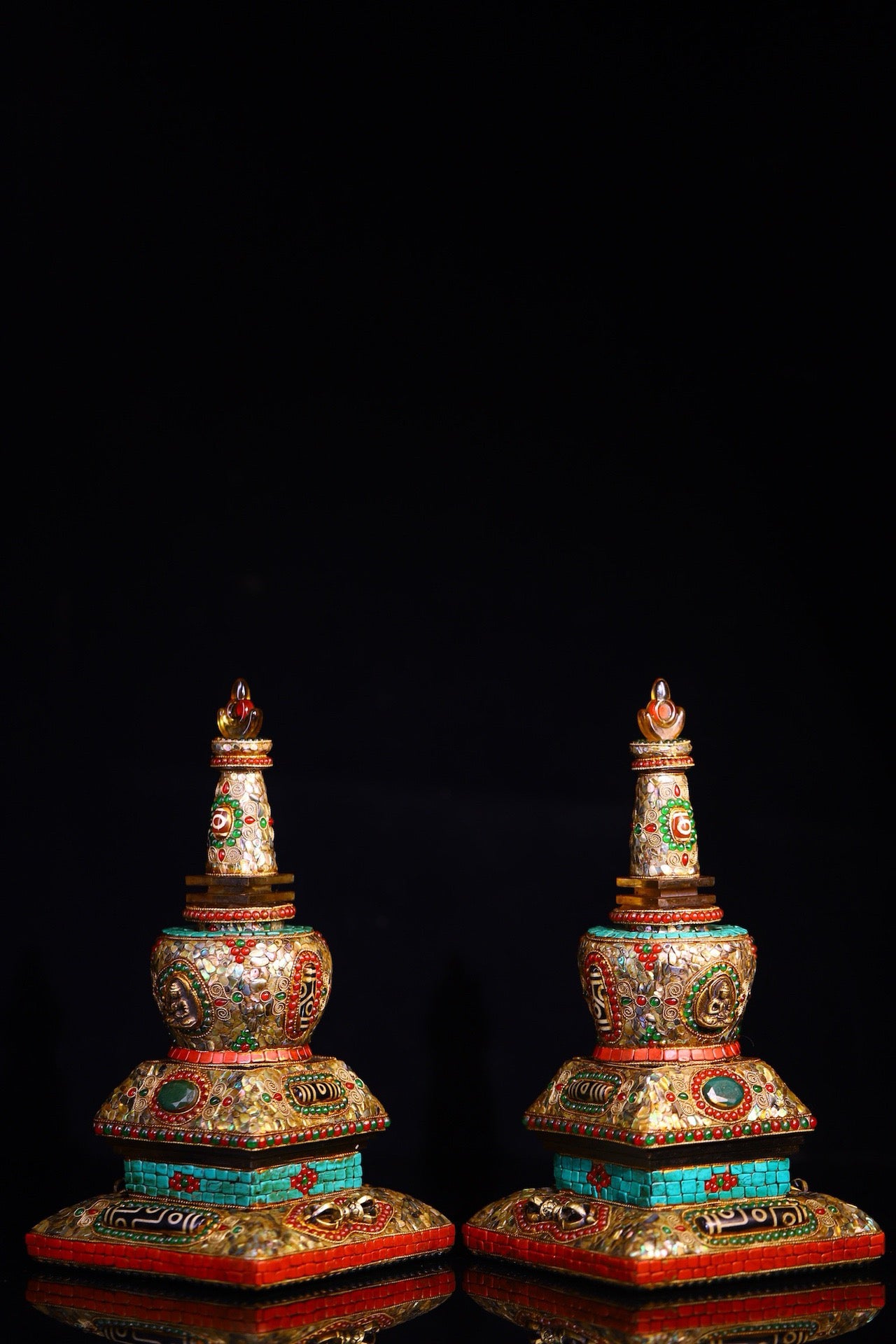 Crystal carving, inlaid with heavenly beads, gemstone Shakyamuni Buddha Pagoda