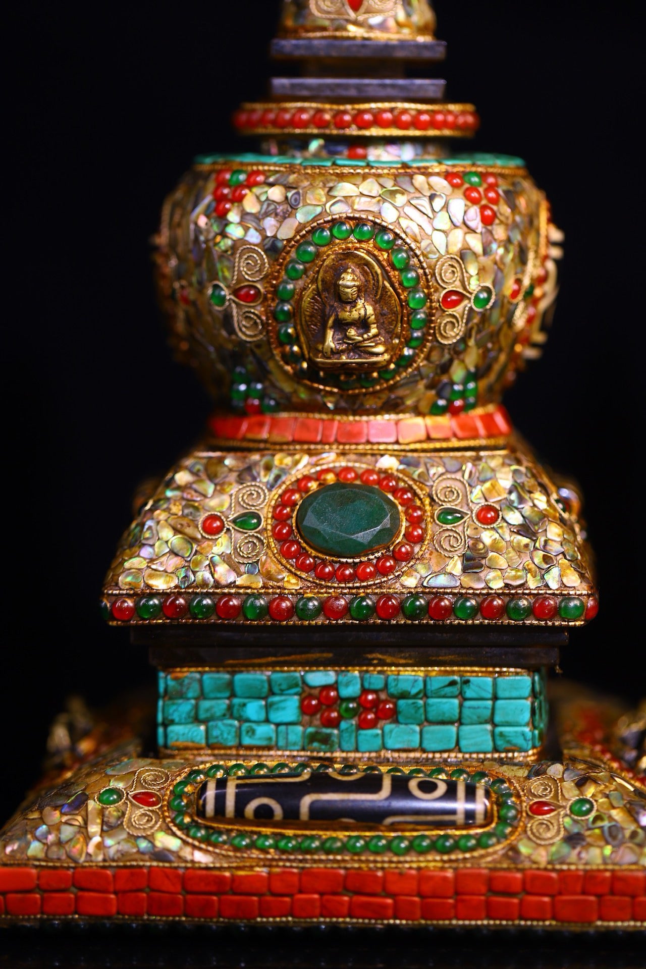 Crystal carving, inlaid with heavenly beads, gemstone Shakyamuni Buddha Pagoda