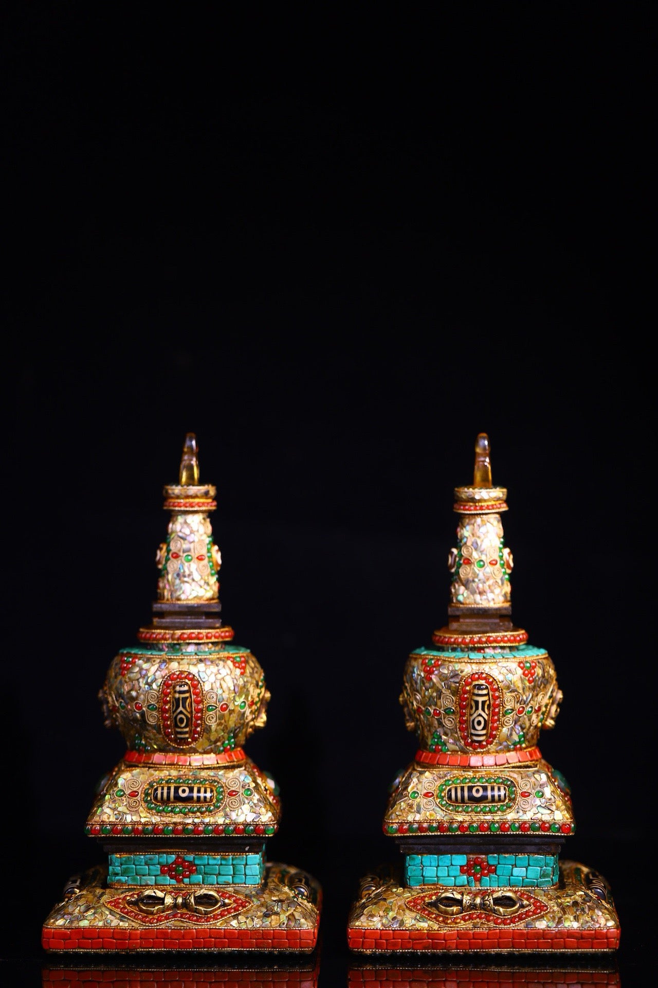 Crystal carving, inlaid with heavenly beads, gemstone Shakyamuni Buddha Pagoda