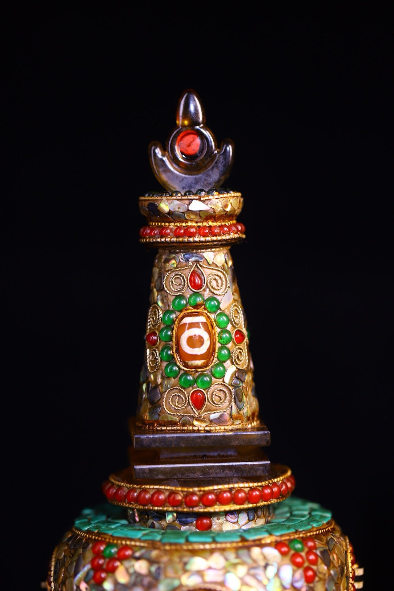 Crystal carving, inlaid with heavenly beads, gemstone Shakyamuni Buddha Pagoda