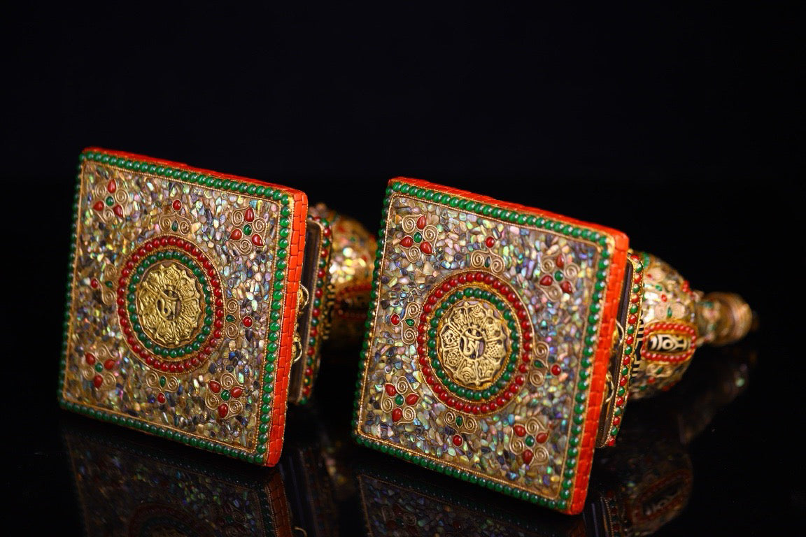 Crystal carving, inlaid with heavenly beads, gemstone Shakyamuni Buddha Pagoda