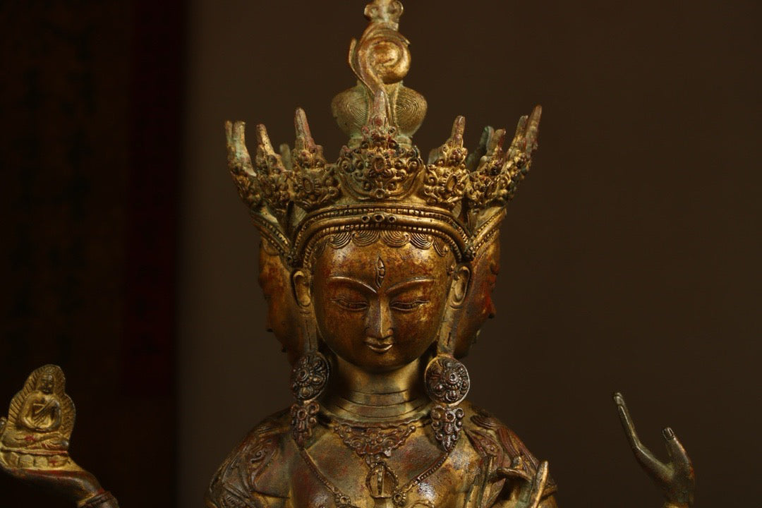 Handmade copper gilded gold to create a venerable Buddha mother