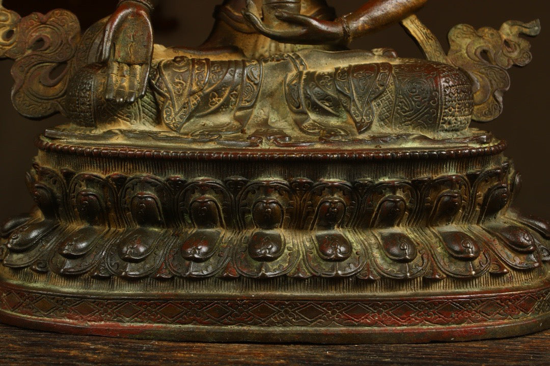 Handmade copper gilded gold to create a venerable Buddha mother