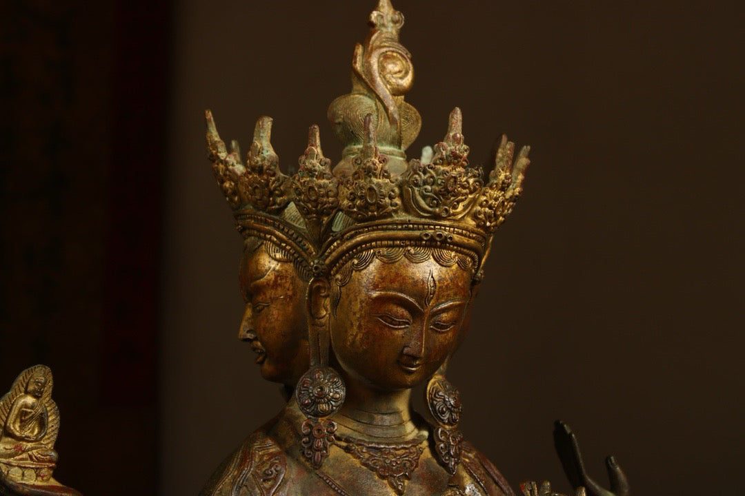 Handmade copper gilded gold to create a venerable Buddha mother