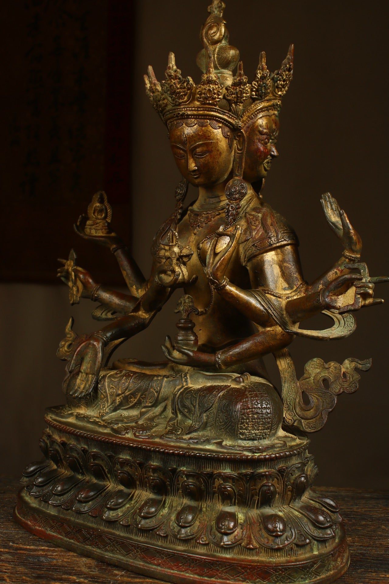 Handmade copper gilded gold to create a venerable Buddha mother