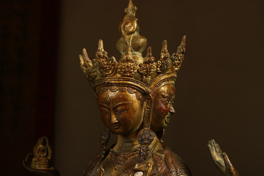 Handmade copper gilded gold to create a venerable Buddha mother
