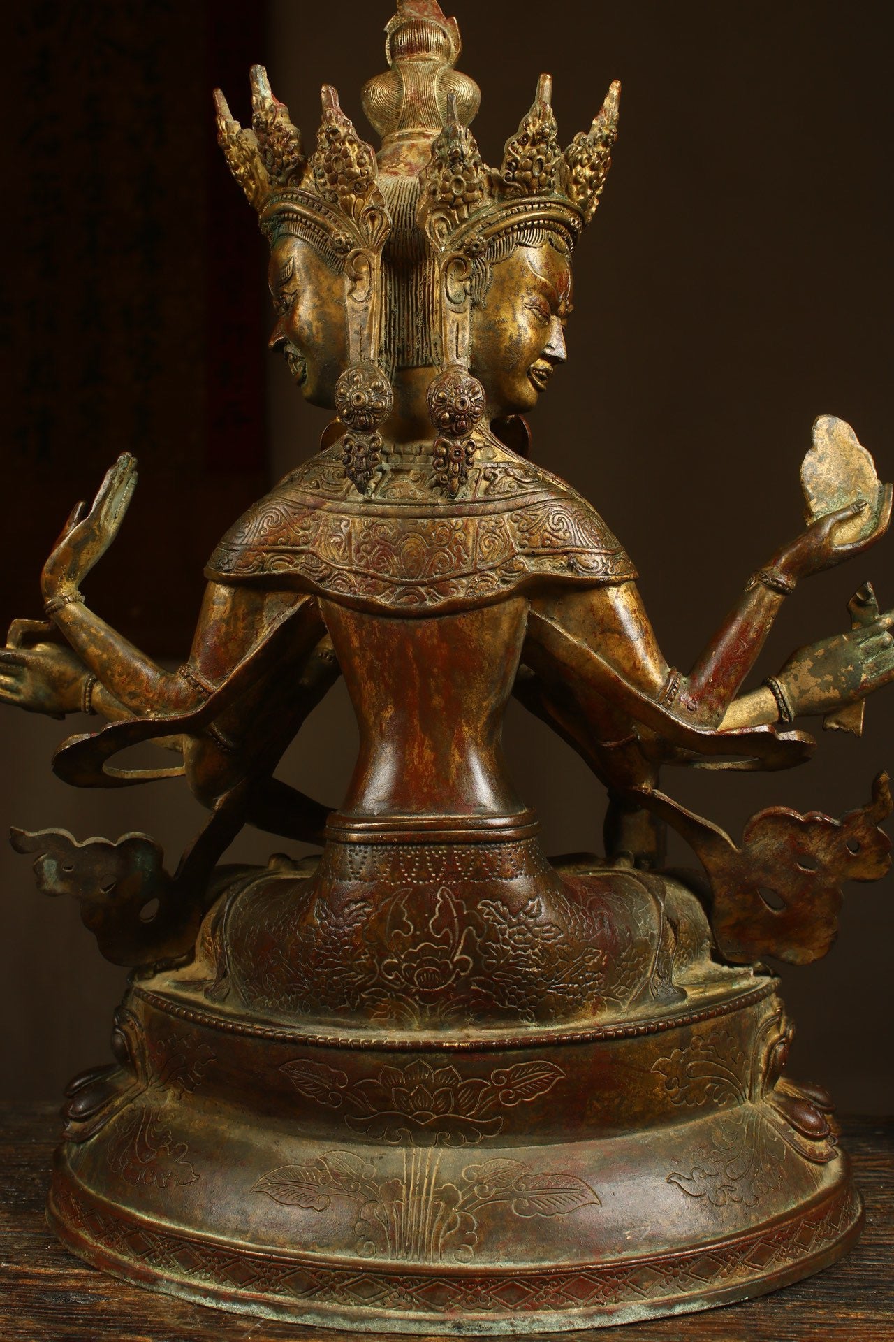 Handmade copper gilded gold to create a venerable Buddha mother