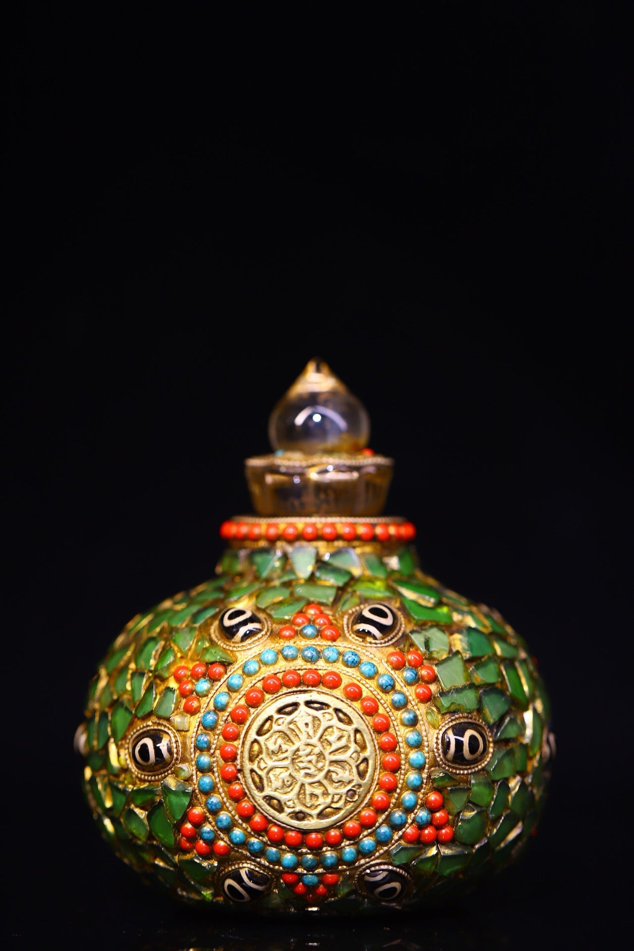 Crystal carving, inlaid with celestial beads, gemstone jar