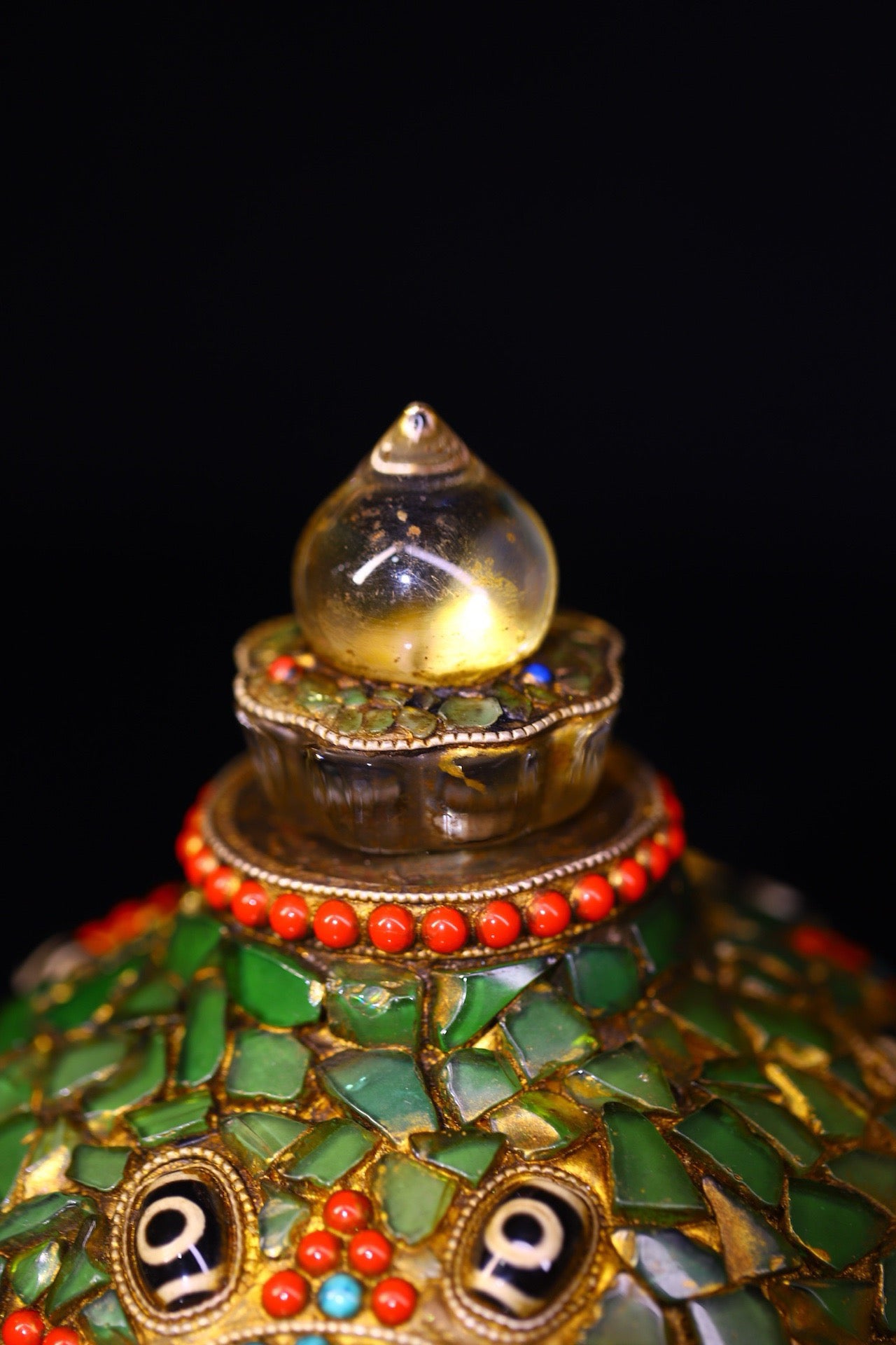 Crystal carving, inlaid with celestial beads, gemstone jar