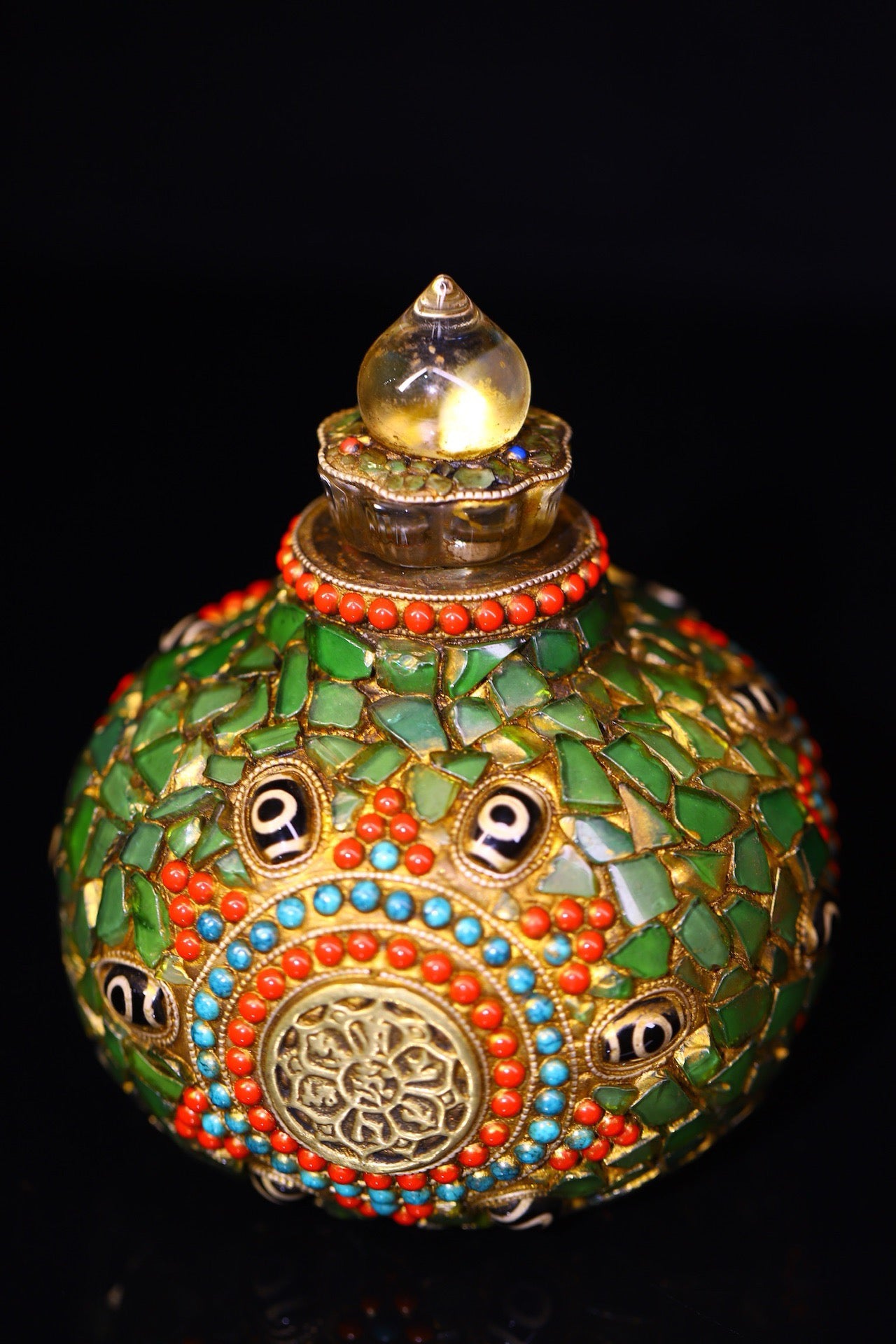 Crystal carving, inlaid with celestial beads, gemstone jar