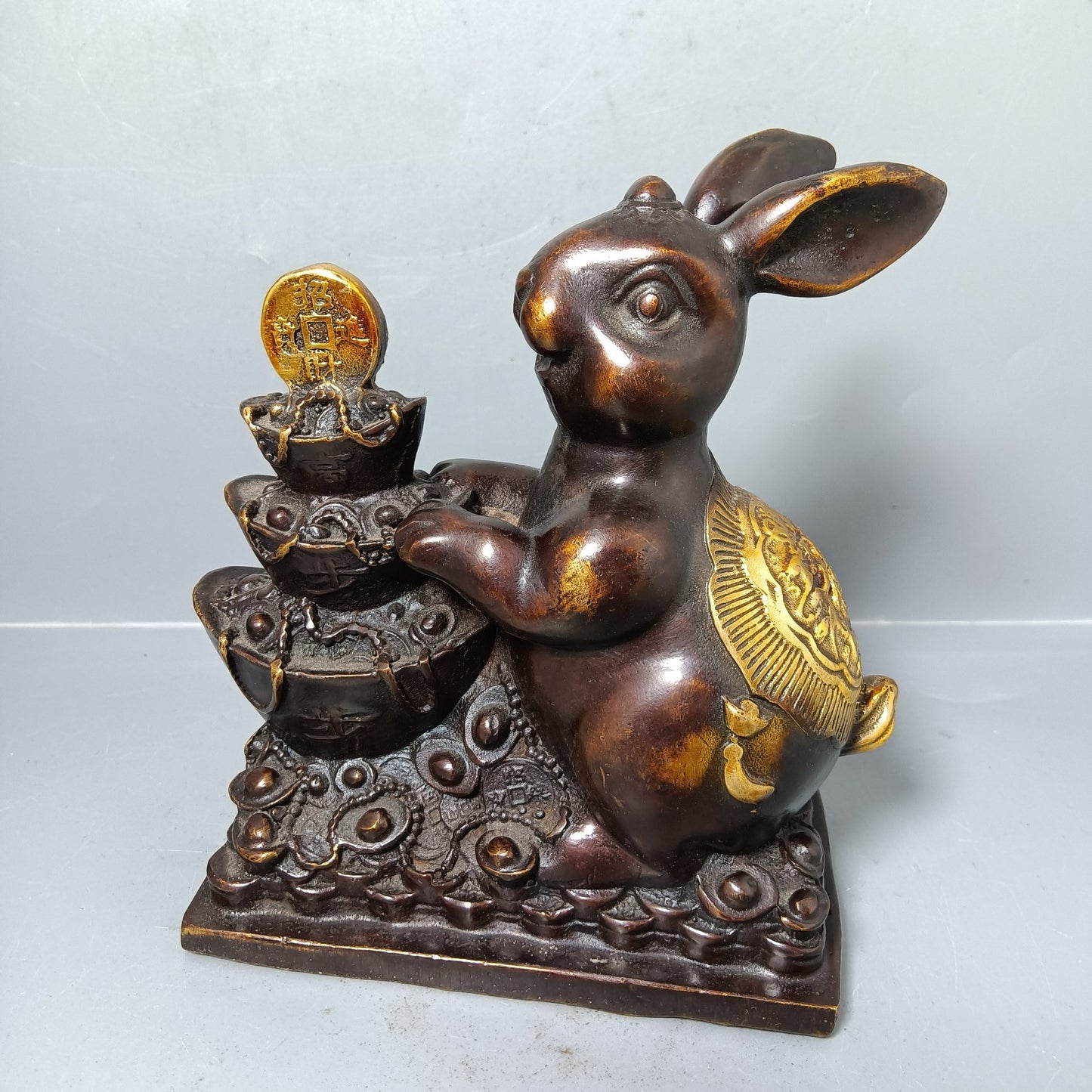 Chinese antique pure copper rabbit ornament for attracting wealth