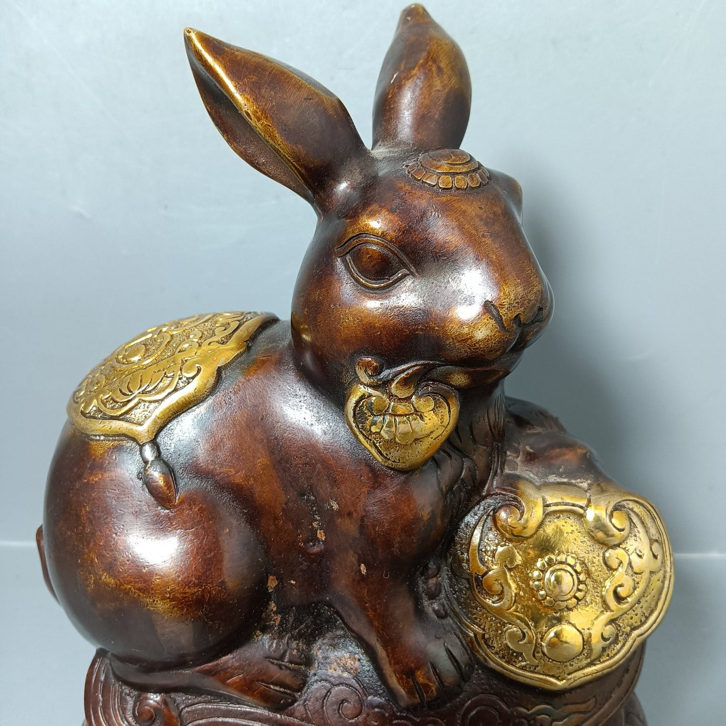 Chinese antique pure copper rabbit ornament for attracting wealth