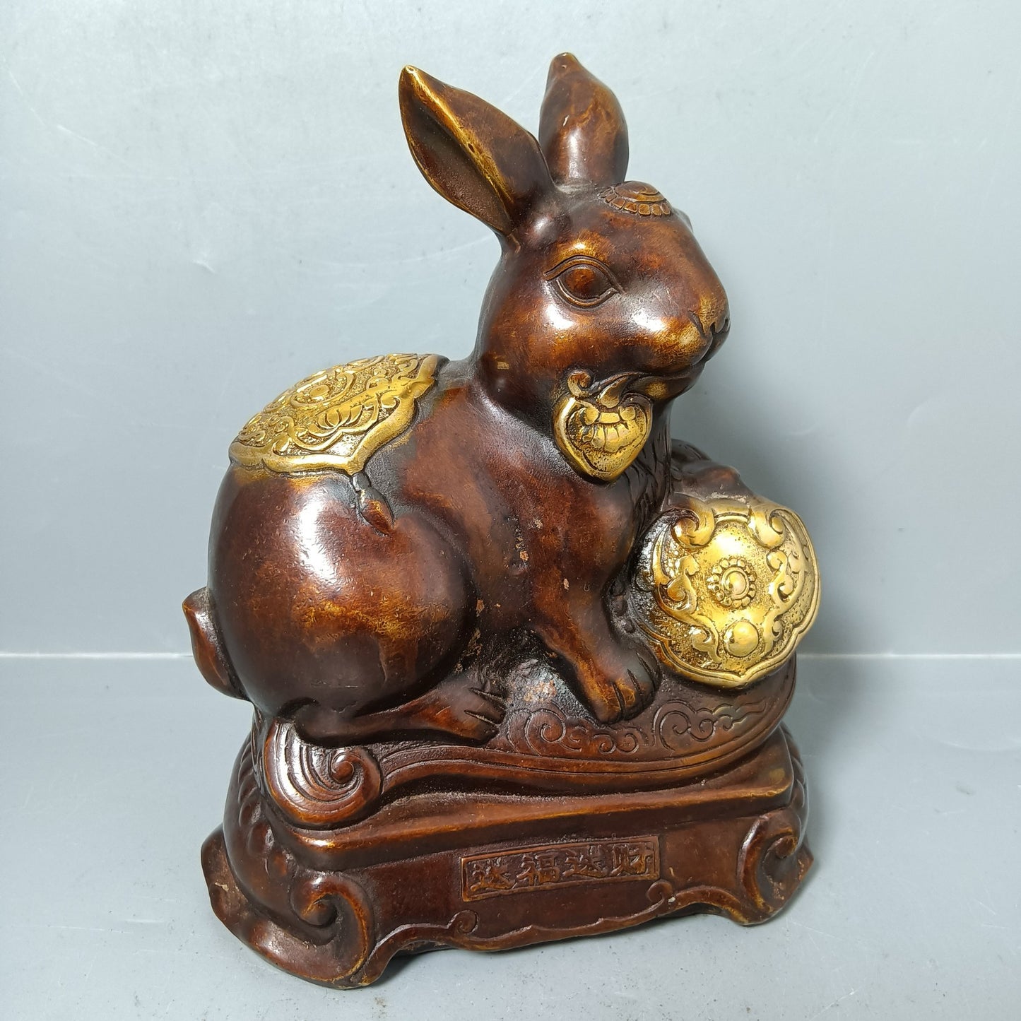 Chinese antique pure copper rabbit ornament for attracting wealth