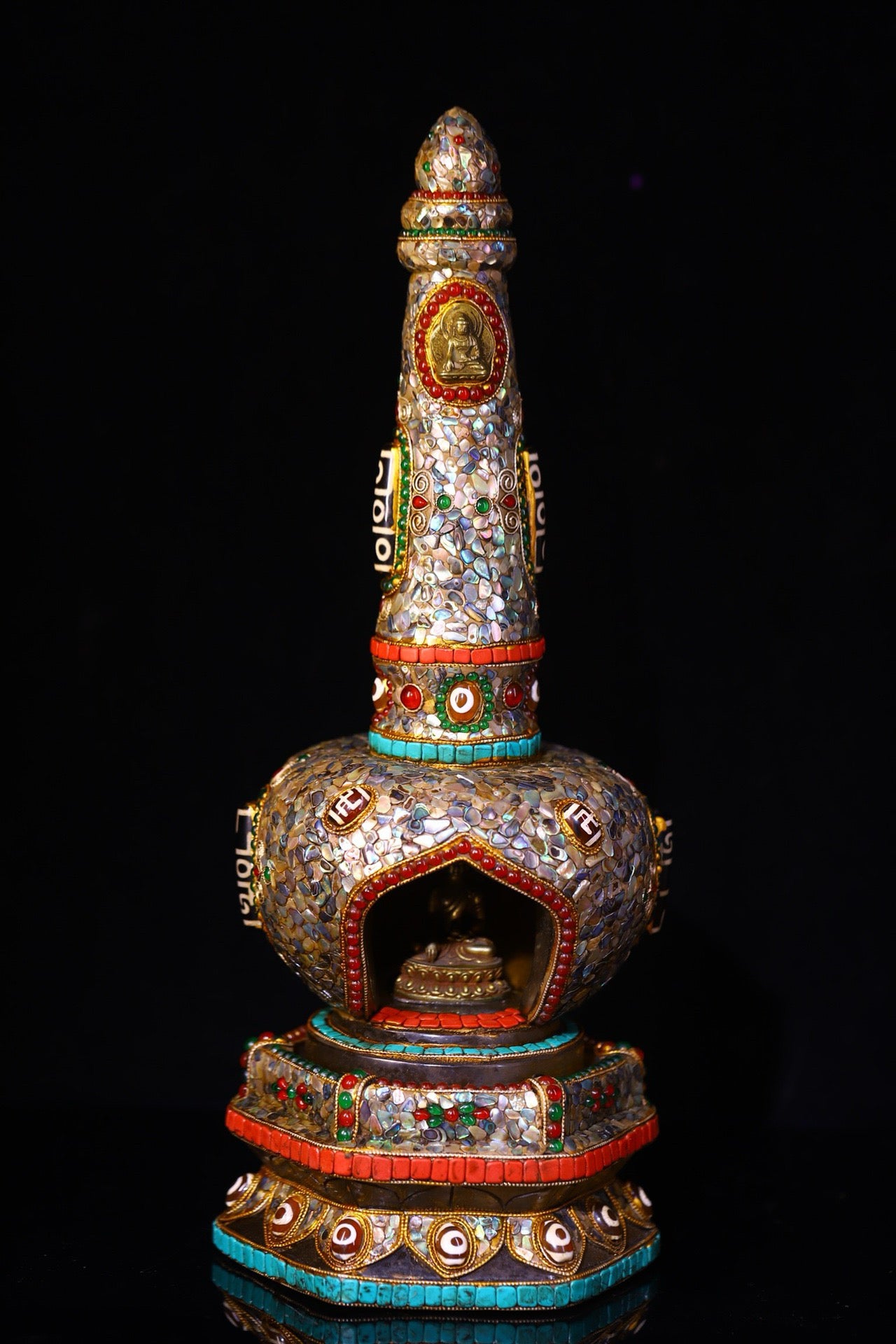 Crystal carving, inlaid with heavenly beads, gemstone Shakyamuni Buddha Pagoda