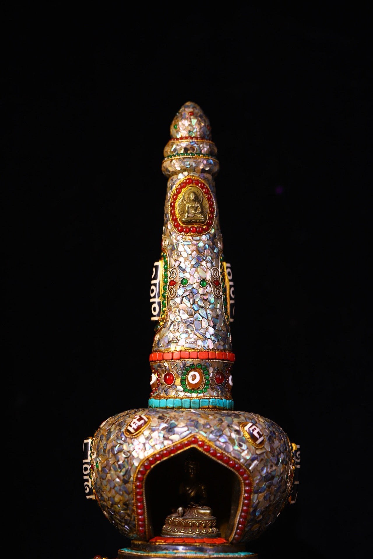 Crystal carving, inlaid with heavenly beads, gemstone Shakyamuni Buddha Pagoda