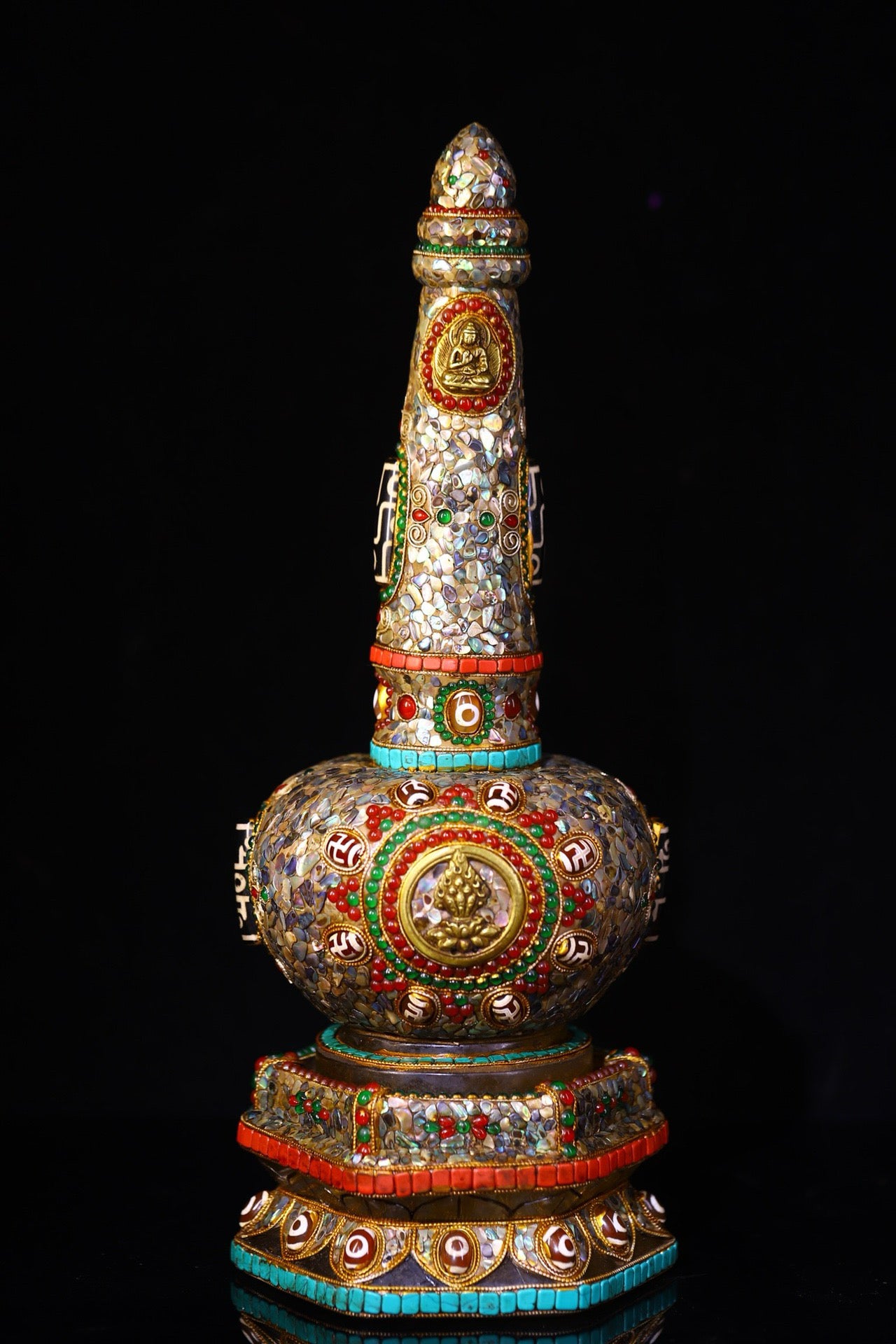 Crystal carving, inlaid with heavenly beads, gemstone Shakyamuni Buddha Pagoda