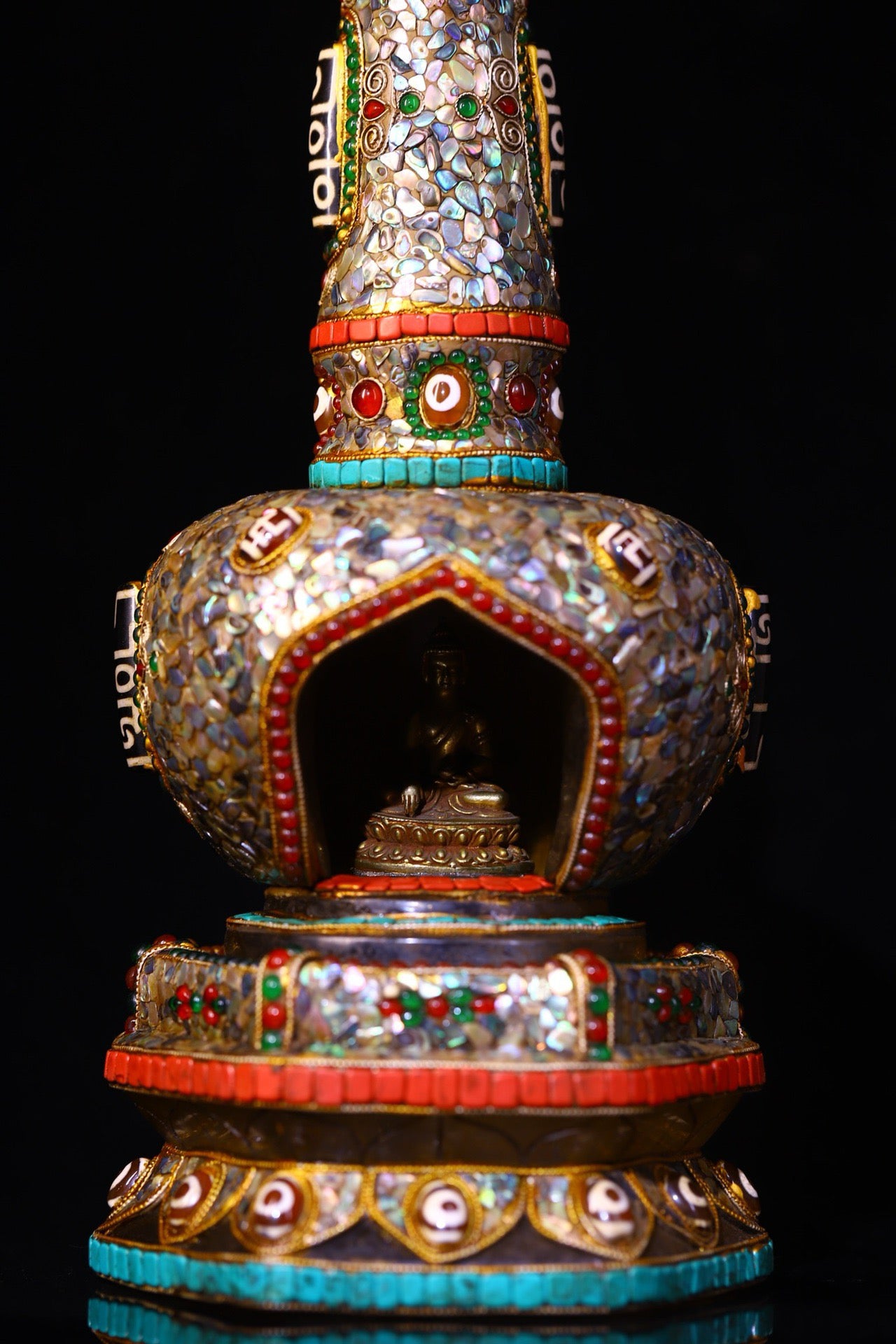 Crystal carving, inlaid with heavenly beads, gemstone Shakyamuni Buddha Pagoda
