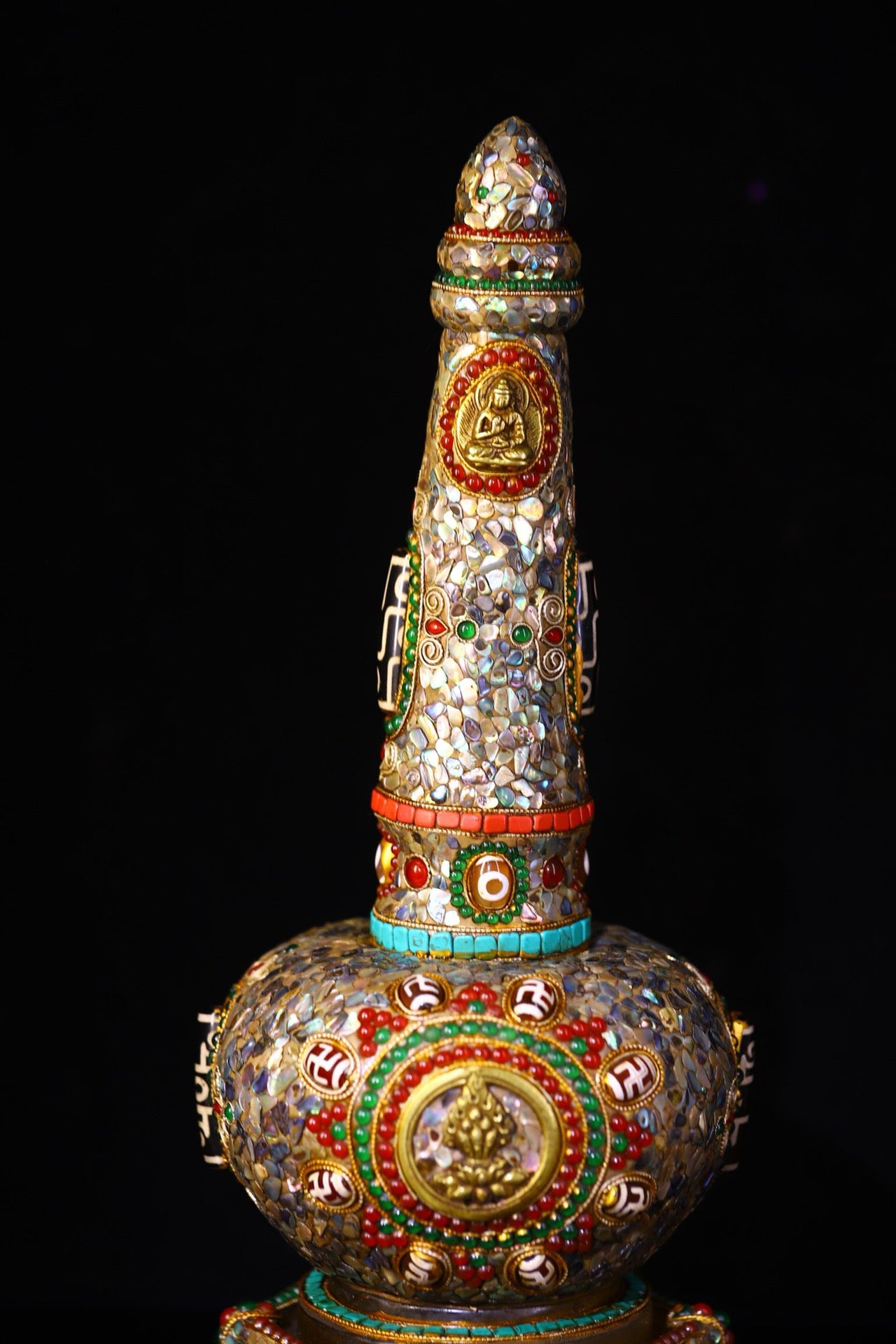 Crystal carving, inlaid with heavenly beads, gemstone Shakyamuni Buddha Pagoda