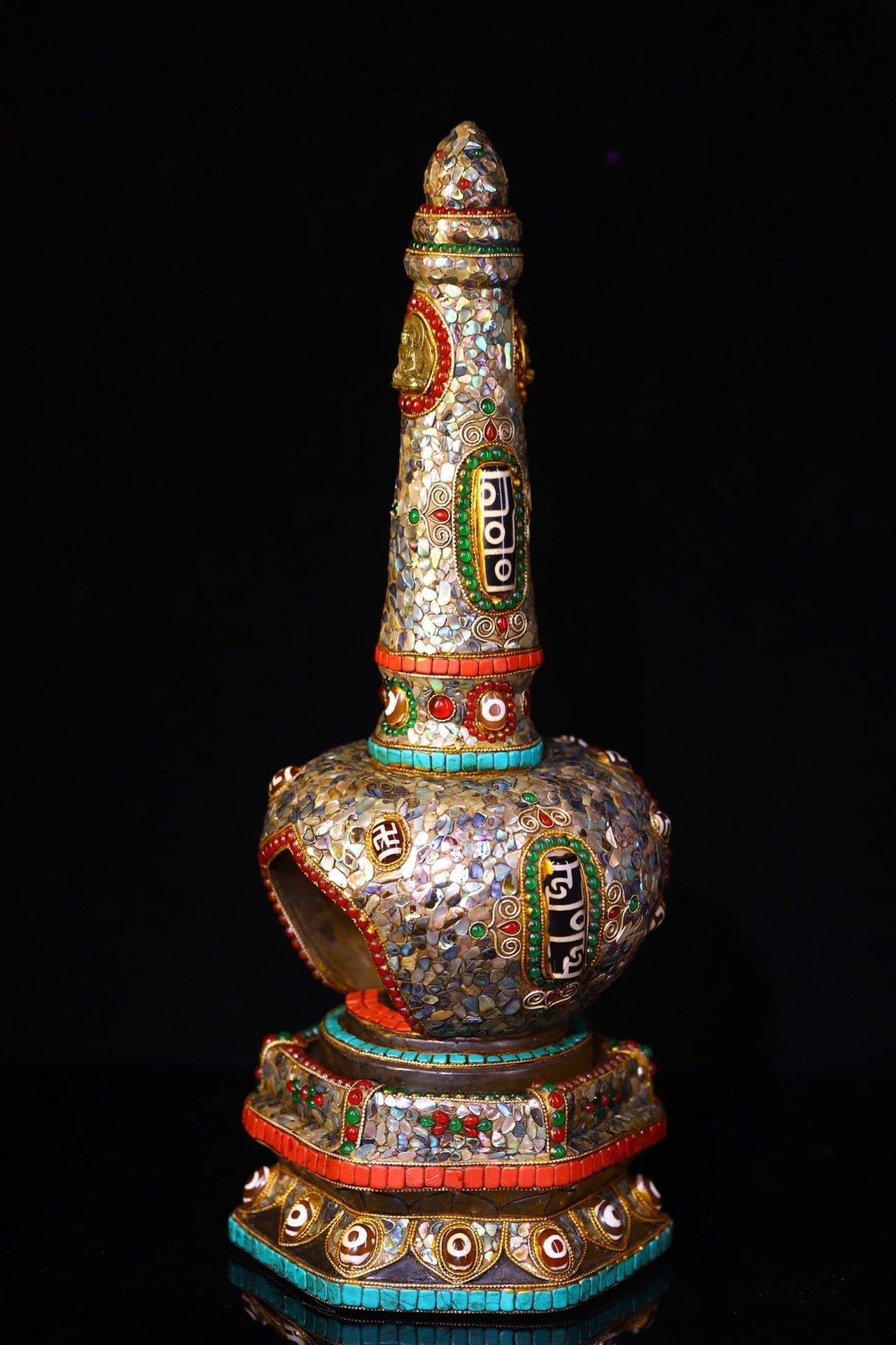 Crystal carving, inlaid with heavenly beads, gemstone Shakyamuni Buddha Pagoda