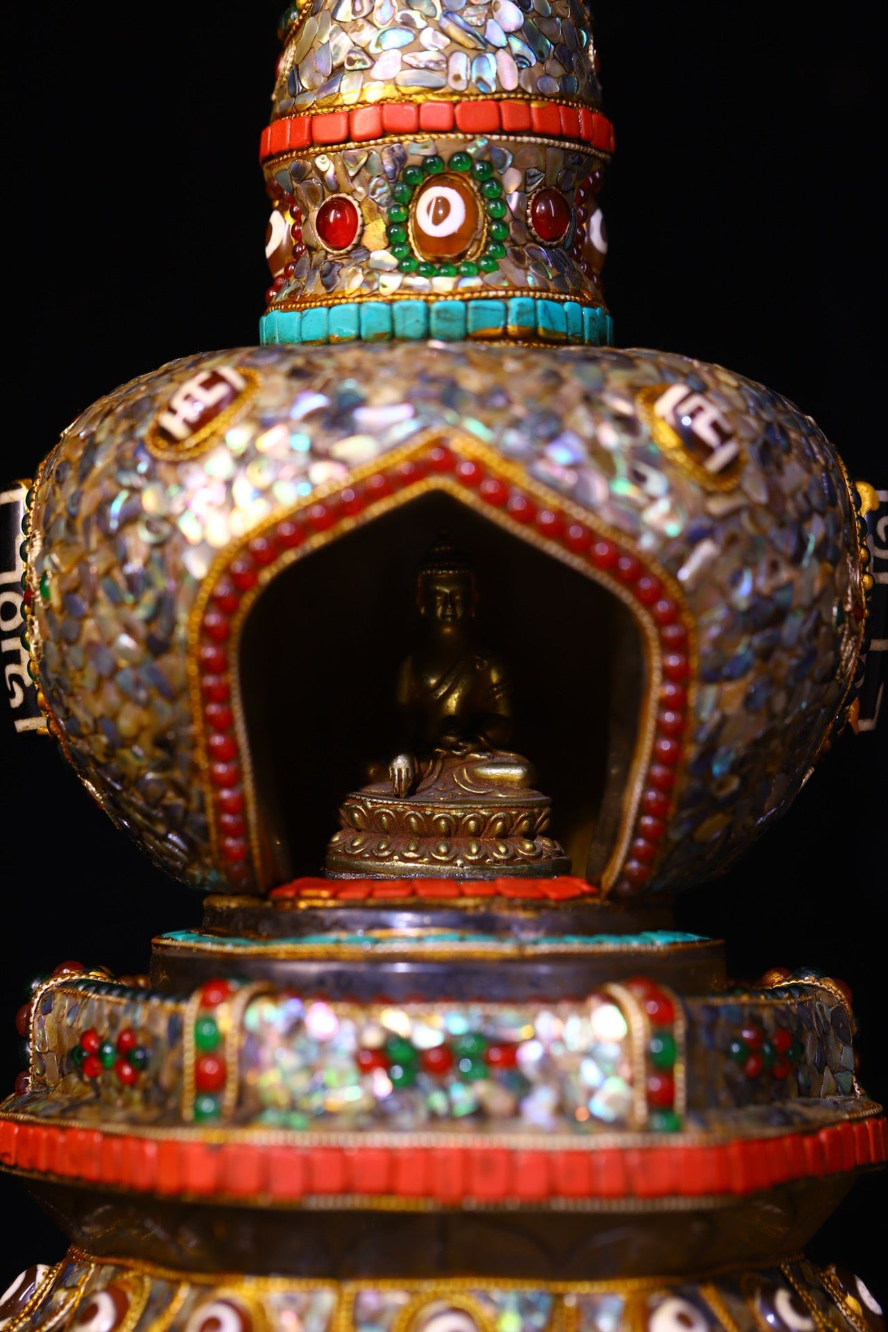 Crystal carving, inlaid with heavenly beads, gemstone Shakyamuni Buddha Pagoda