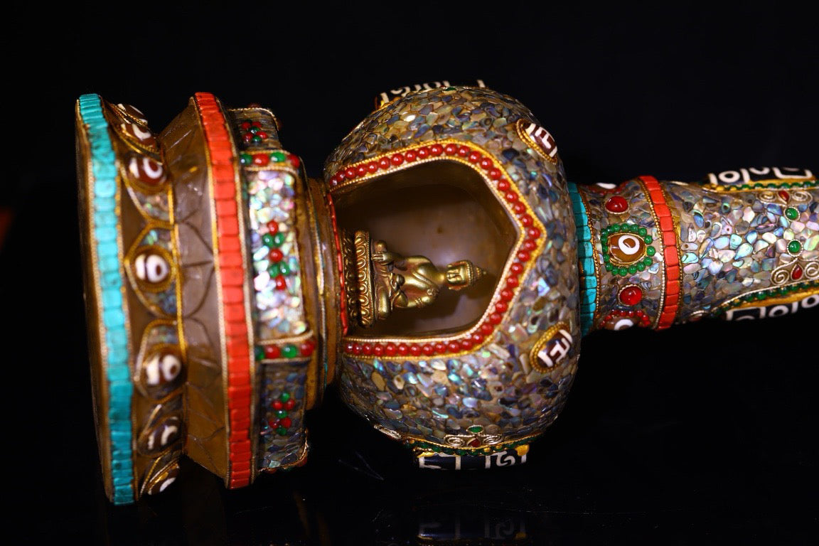 Crystal carving, inlaid with heavenly beads, gemstone Shakyamuni Buddha Pagoda