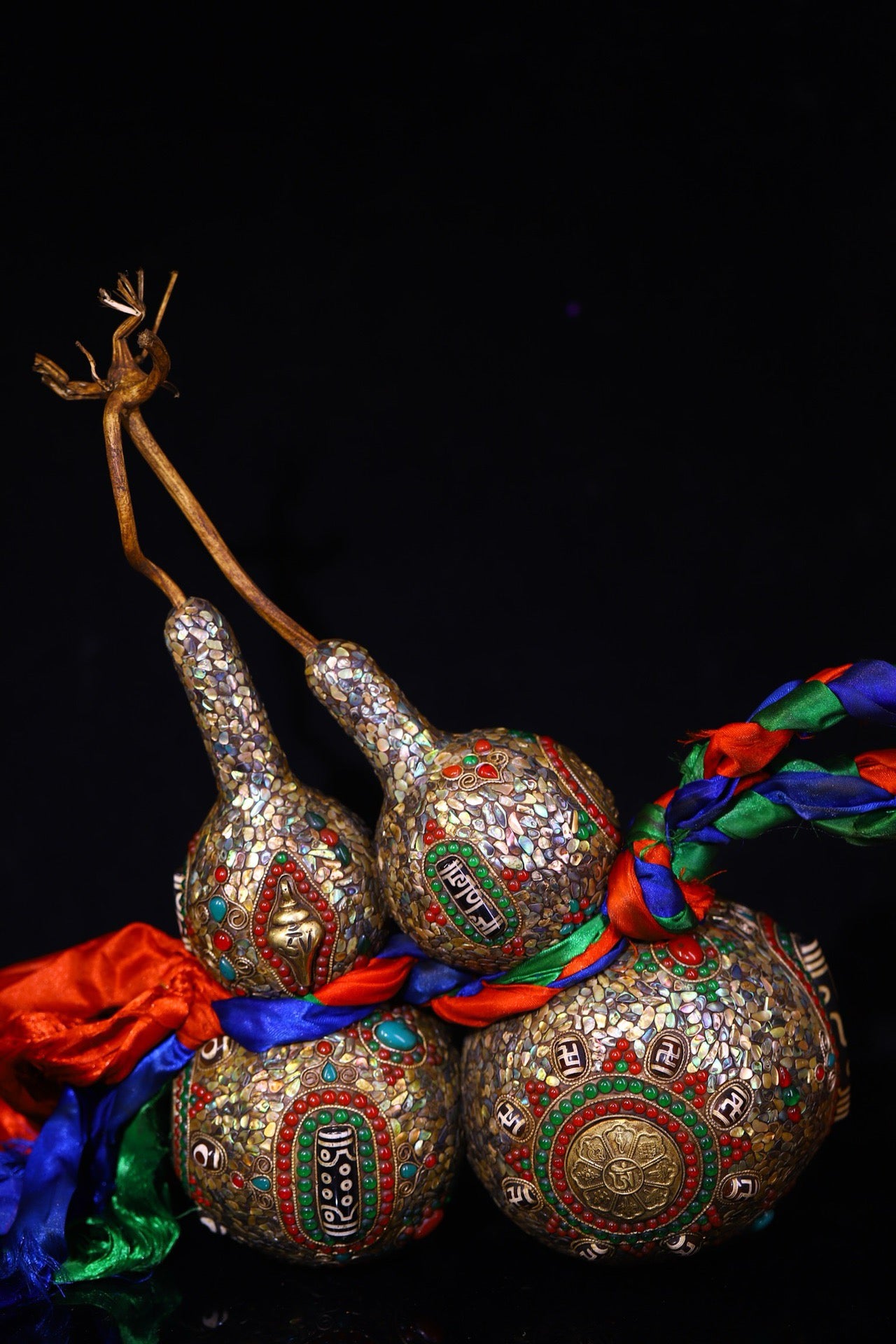 Natural gourd handmade inlaid with heavenly beads