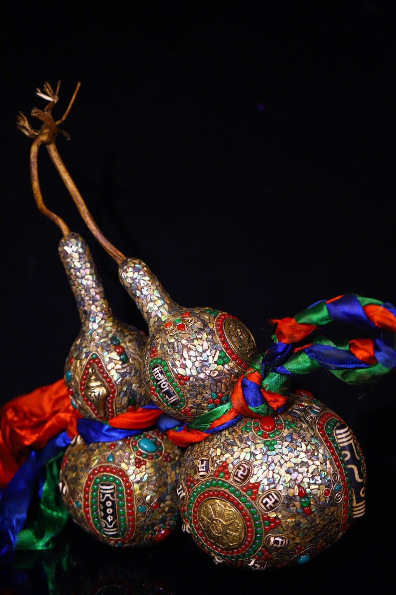 Natural gourd handmade inlaid with heavenly beads