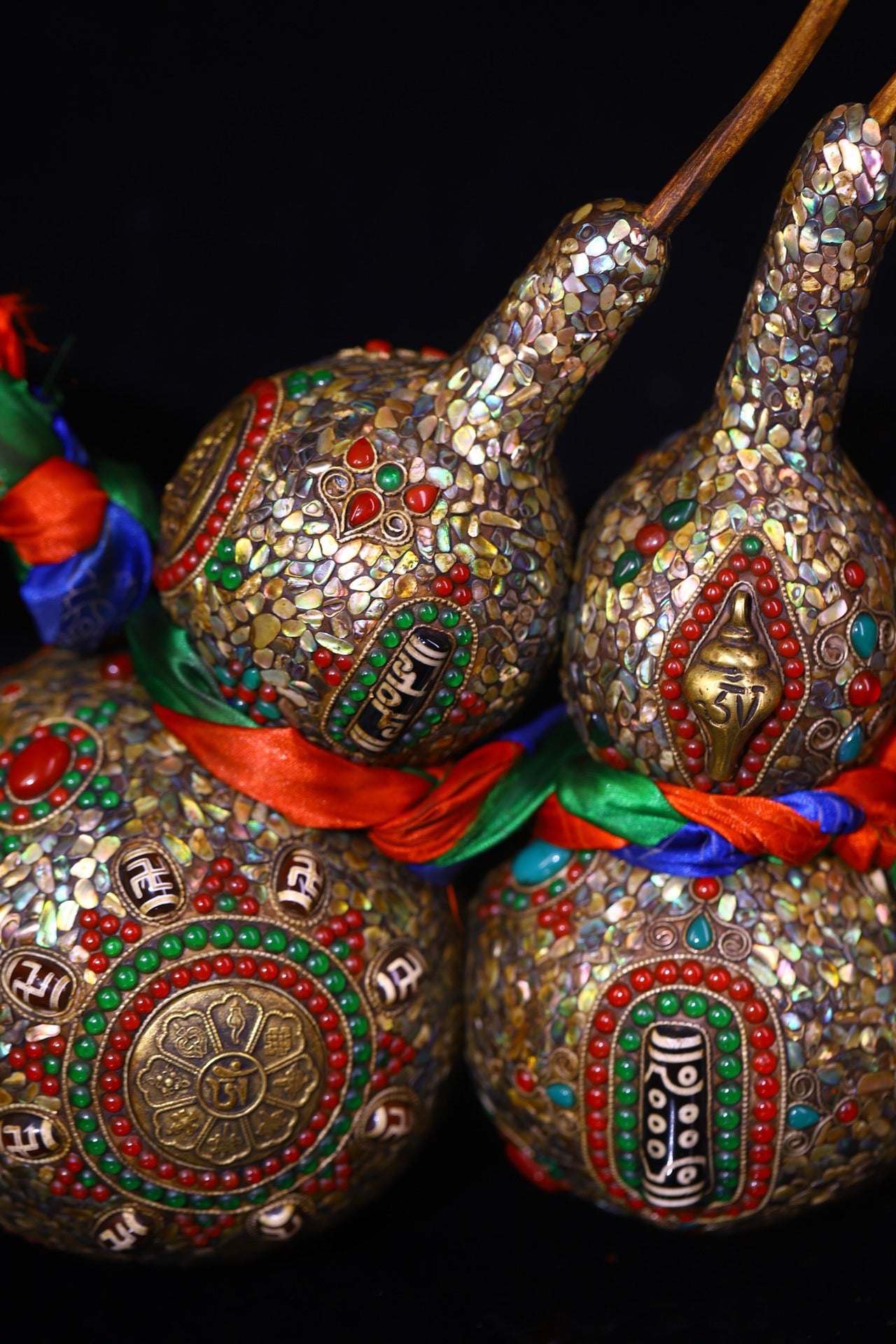 Natural gourd handmade inlaid with heavenly beads