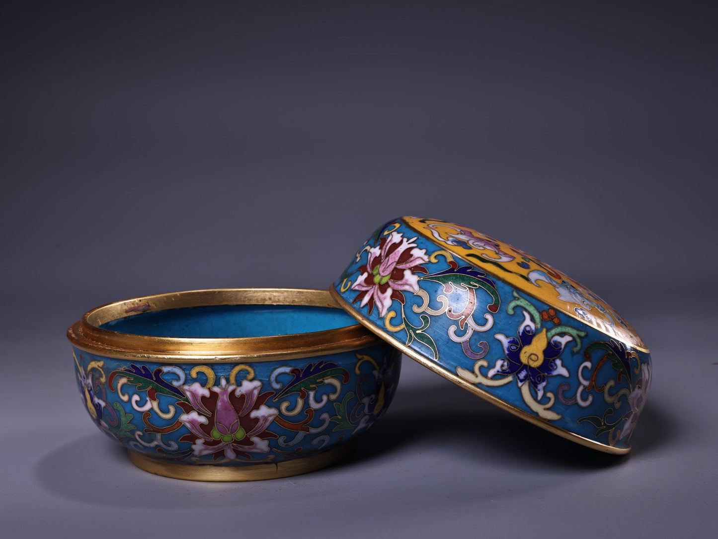 Pure copper body gilded filigree enamel cloisonn é jewelry box