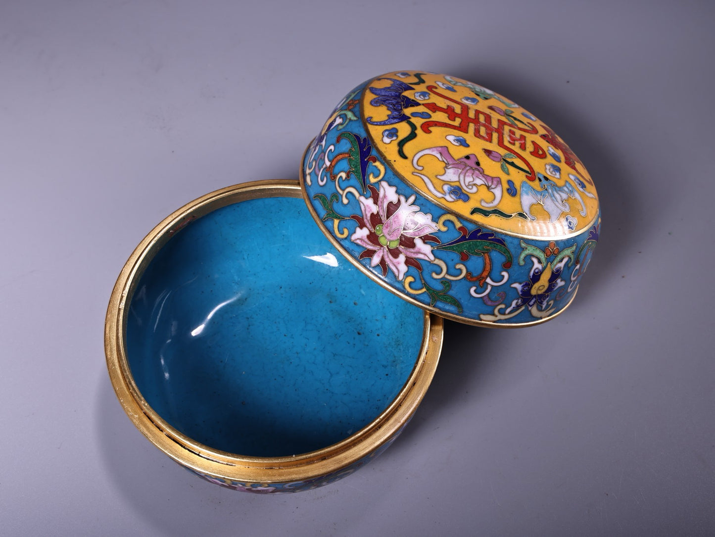 Pure copper body gilded filigree enamel cloisonn é jewelry box