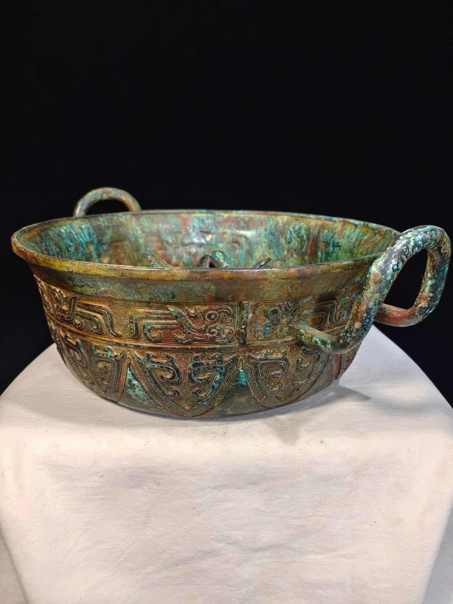 Bronze inscriptions vessel, lotus dish water vessel