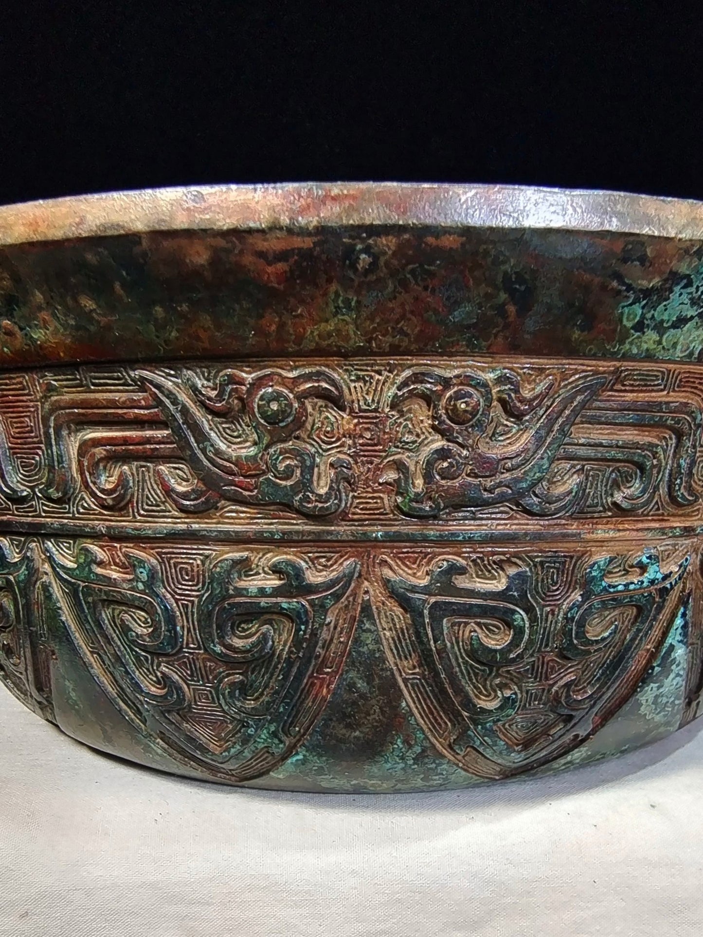Bronze inscriptions vessel, lotus dish water vessel