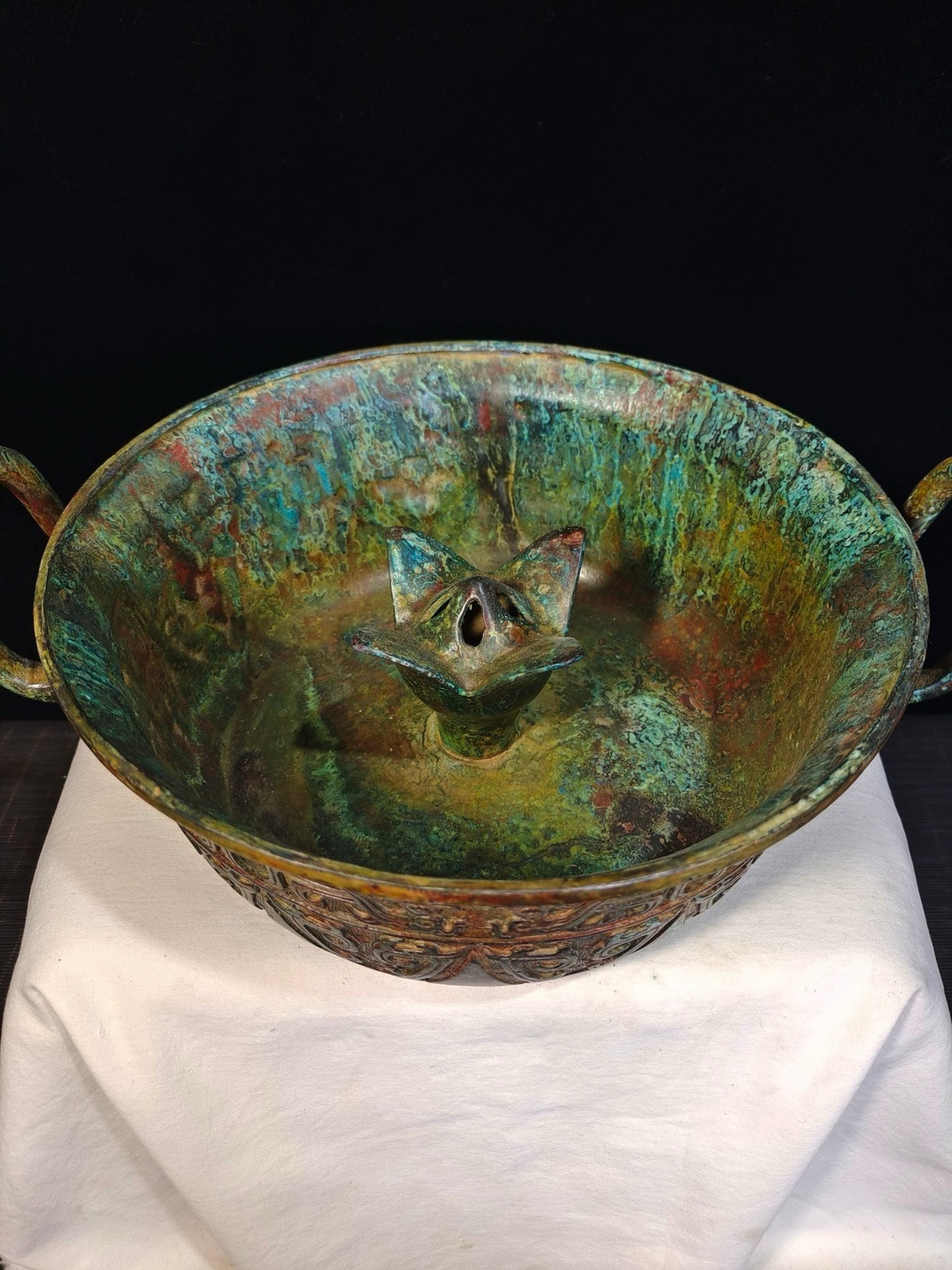 Bronze inscriptions vessel, lotus dish water vessel