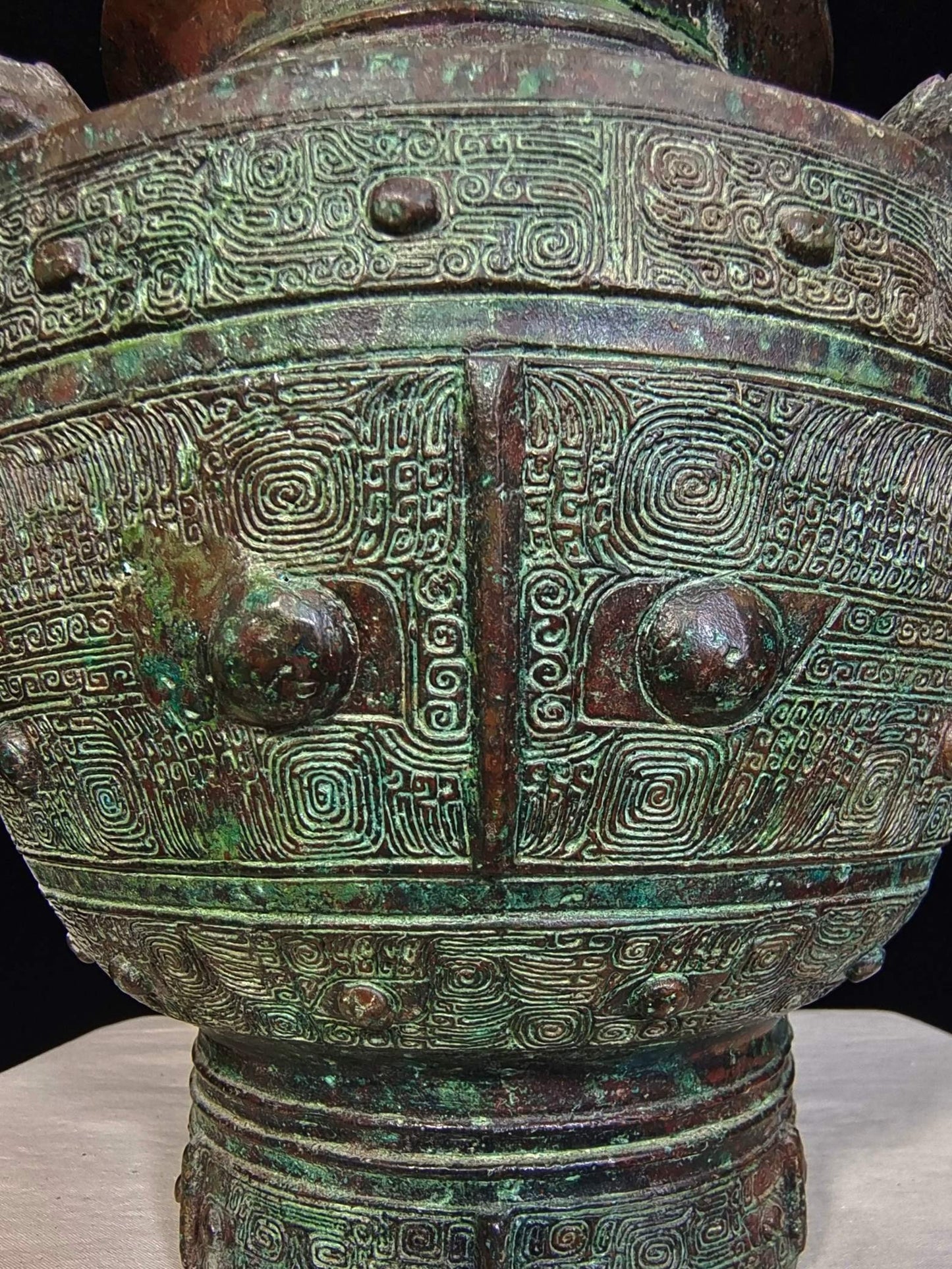 Bronze ritual vessel: Three Sheep Round Zun