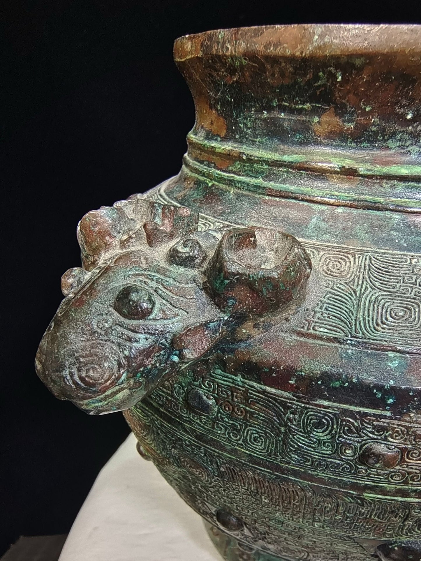 Bronze ritual vessel: Three Sheep Round Zun