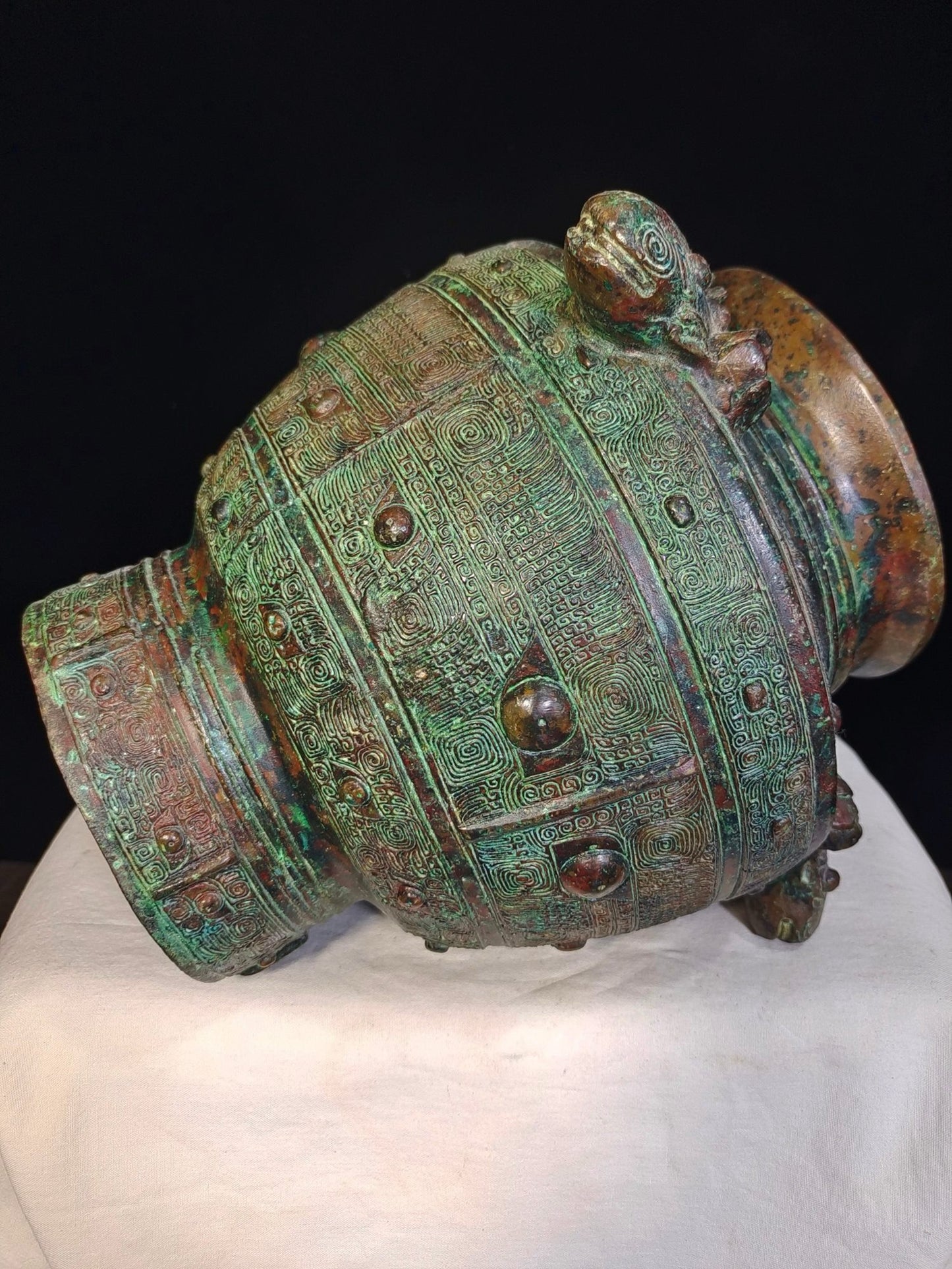 Bronze ritual vessel: Three Sheep Round Zun