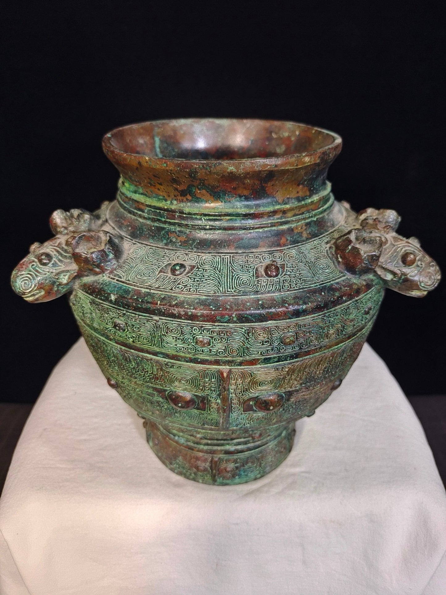 Bronze ritual vessel: Three Sheep Round Zun