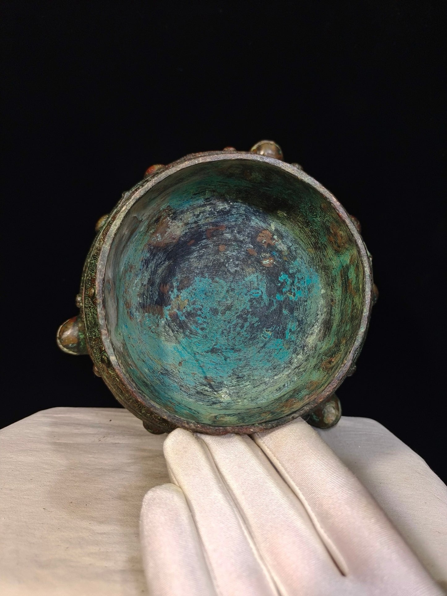 Bronze ritual vessel: Three Sheep Round Zun