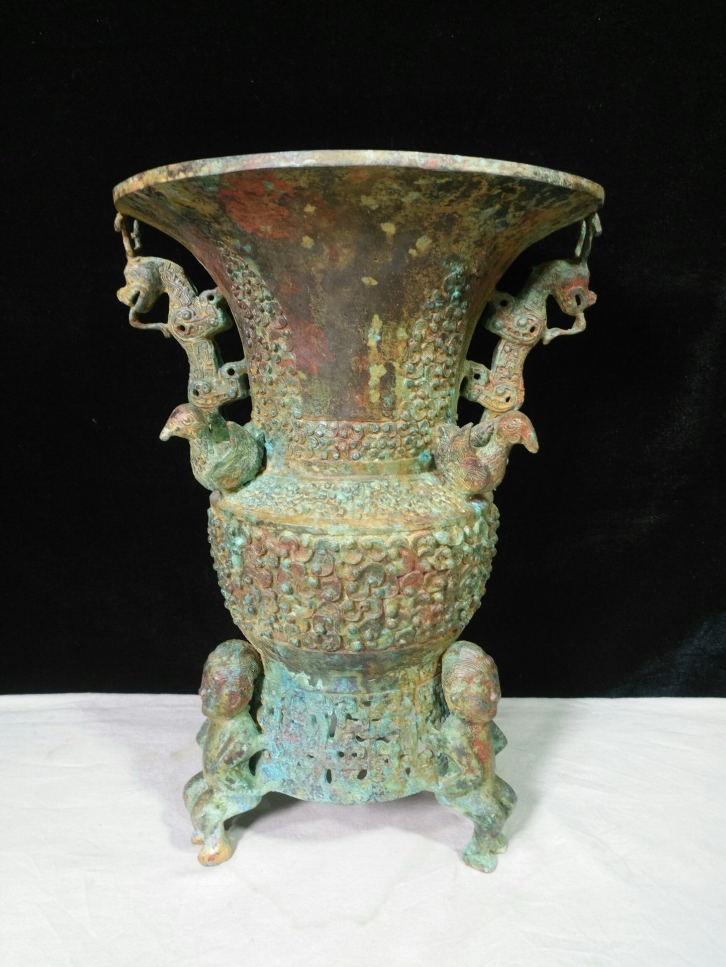 Bronze vessel beast ear statue