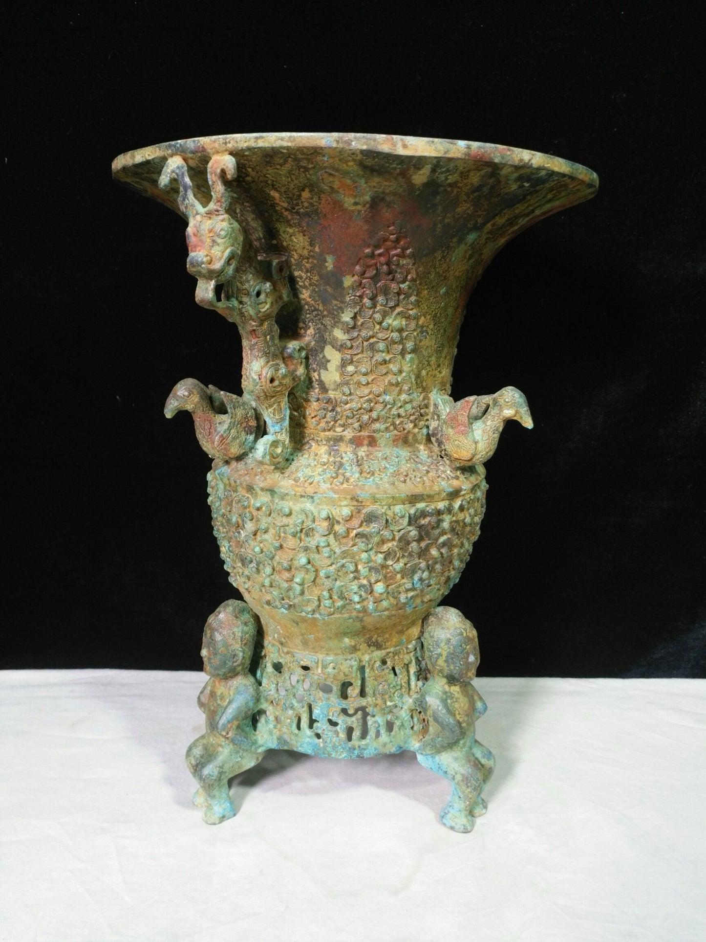 Bronze vessel beast ear statue