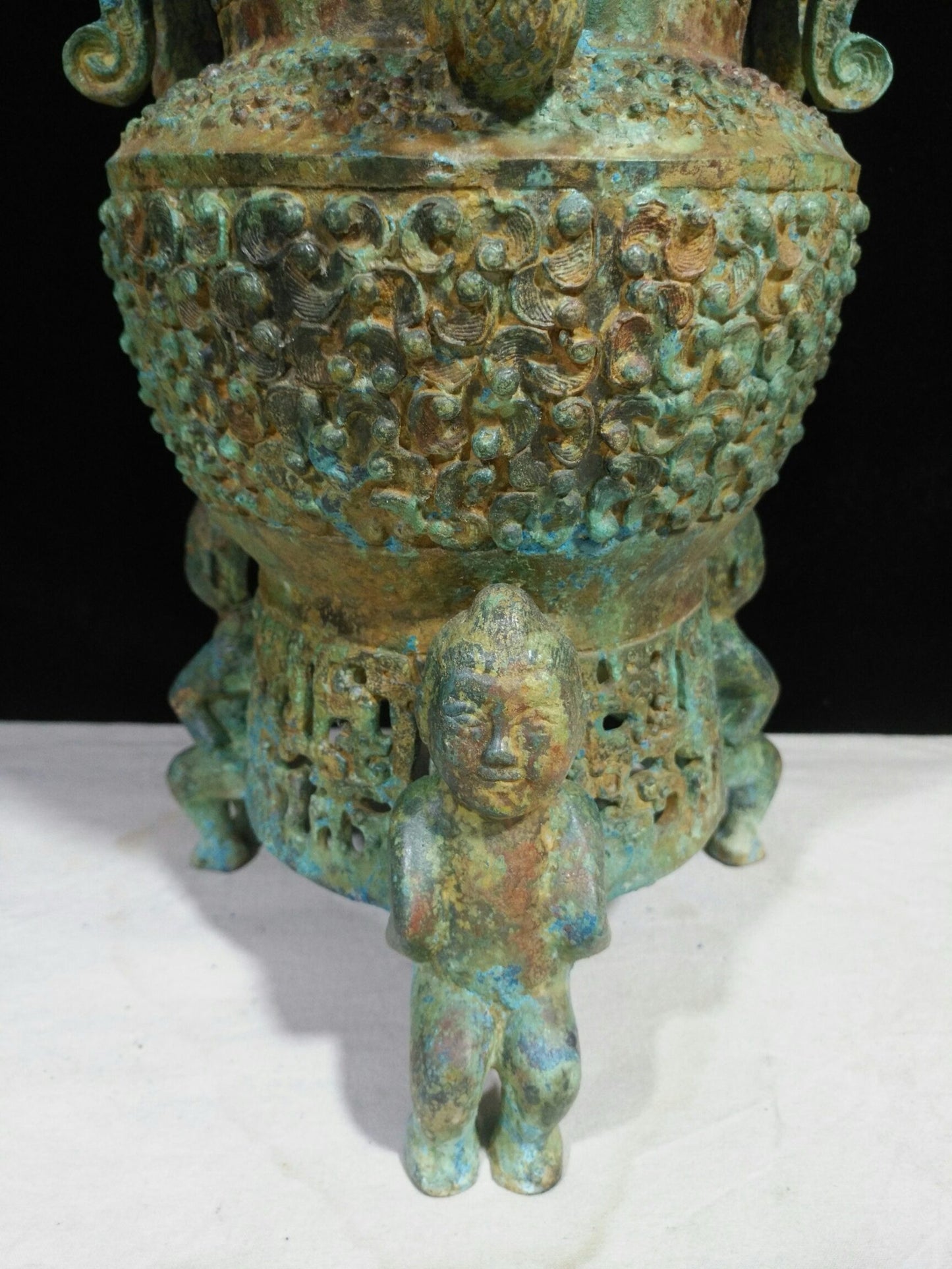 Bronze vessel beast ear statue