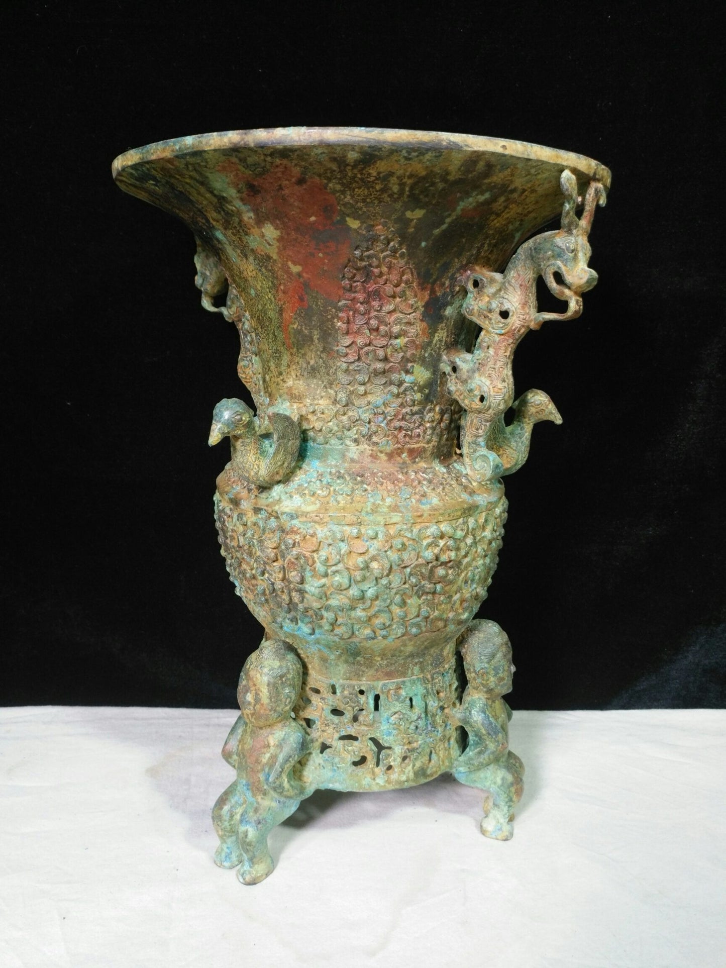 Bronze vessel beast ear statue