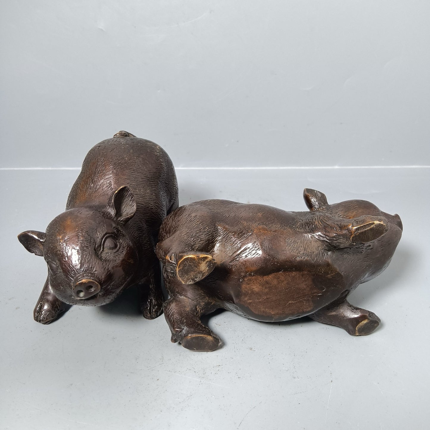 A pair of Chinese antique pure copper pigs