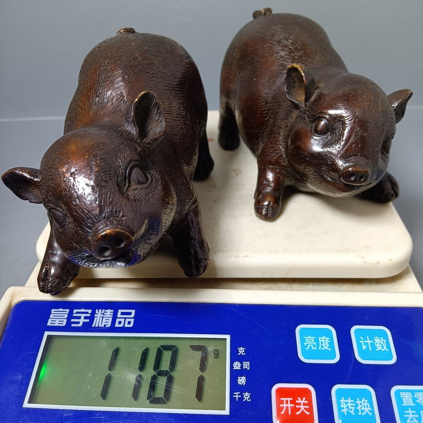 A pair of Chinese antique pure copper pigs